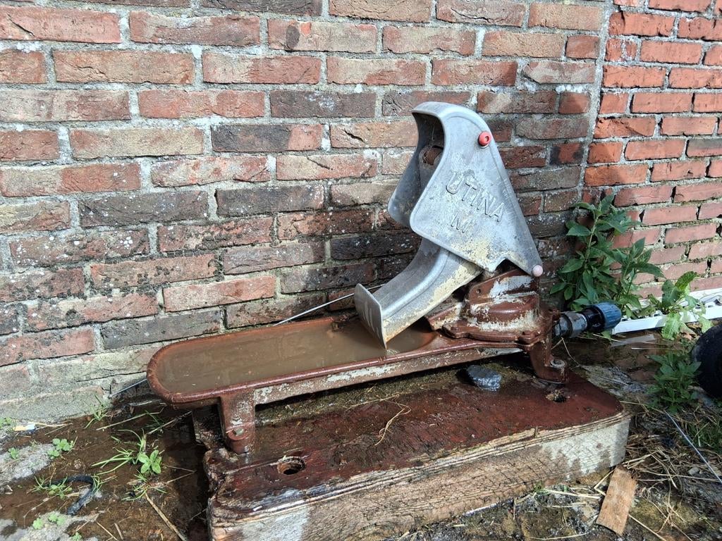 Weidepomp Utina M t.e.a.b., Ophalen