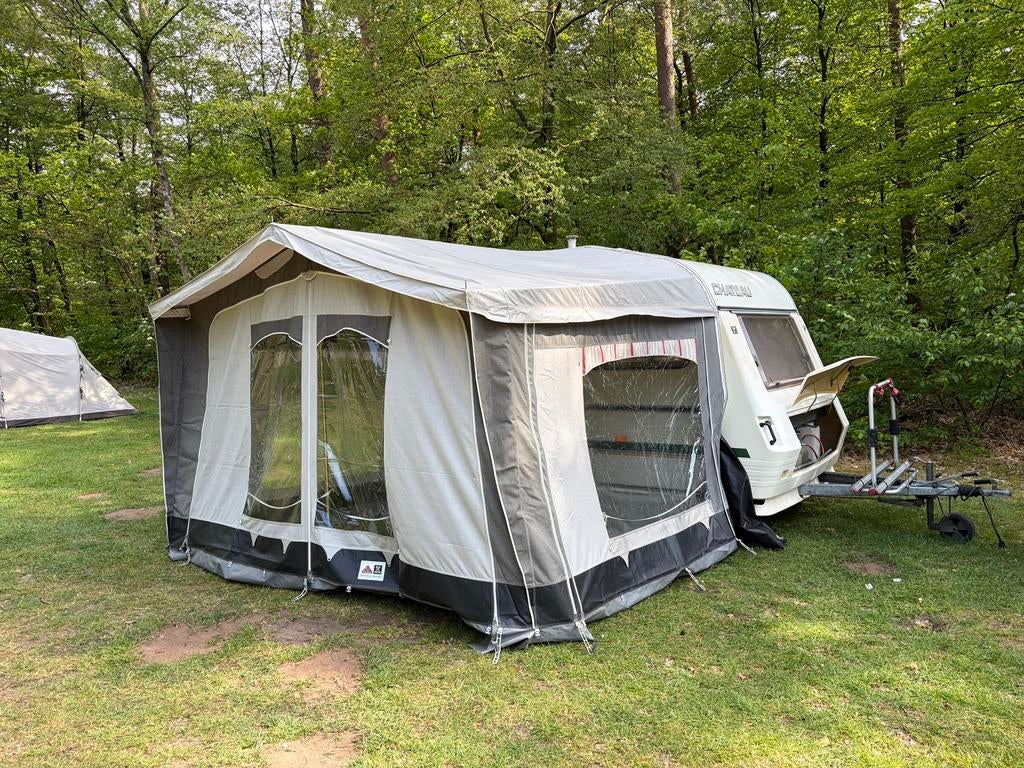 Chateau La Car 330 met NIEUWE voortent EN luifel, Caravans en Kamperen, Chateau, Overige typen, Treinzit, Tot 4 meter