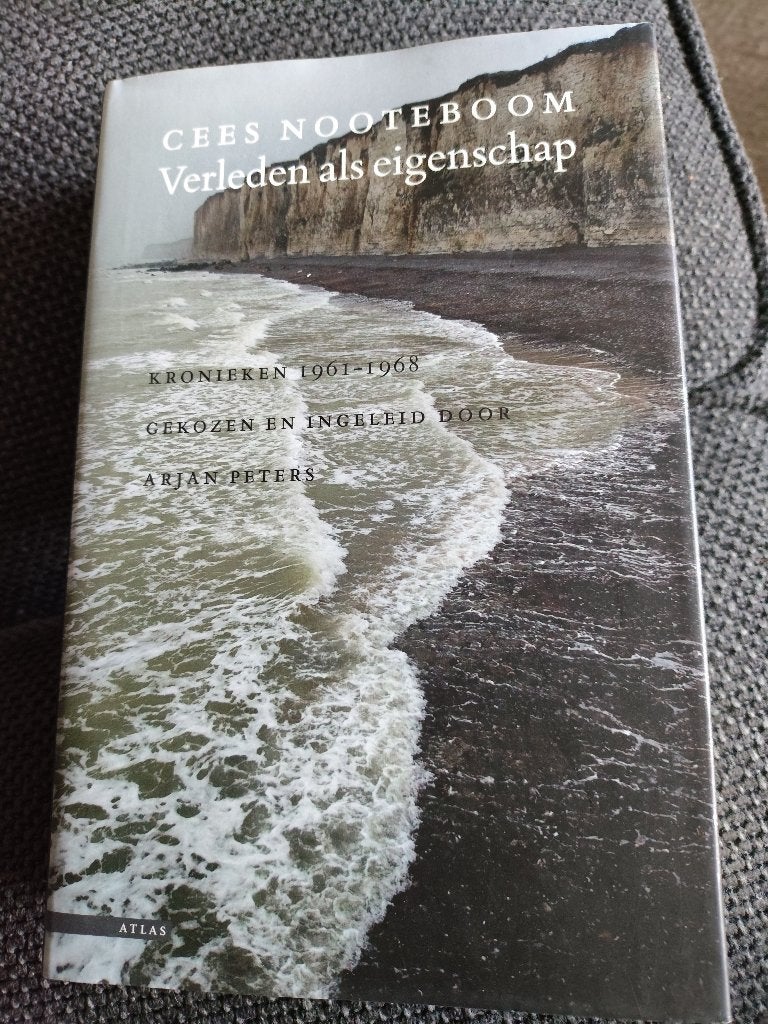 Cees Nooteboom Verleden als eigenschap in nette staat, Ophalen of Verzenden, Zo goed als nieuw, Cees Nooteboom