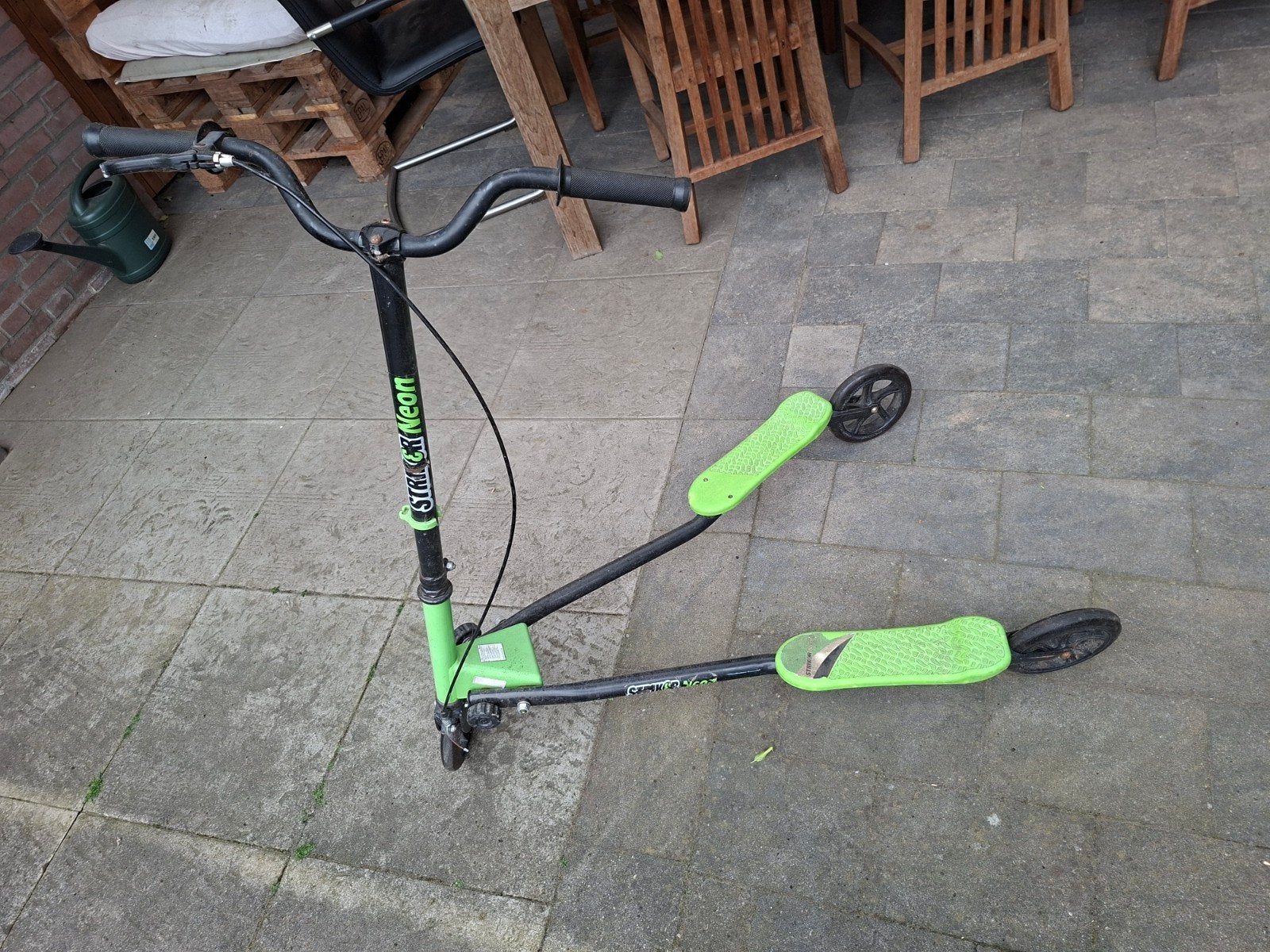 Strikecat Neon step - Gebruikt, Fietsen en Brommers, Steps, Ophalen