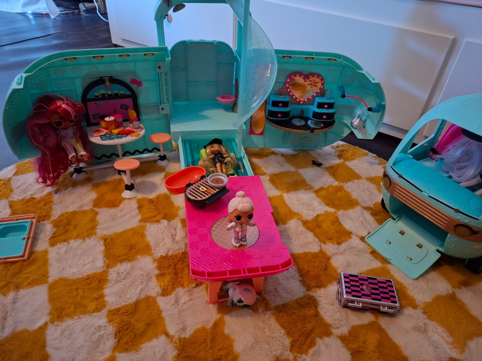 Grote L.O.L. Surprise! camper met poppen, Ophalen, Gebruikt