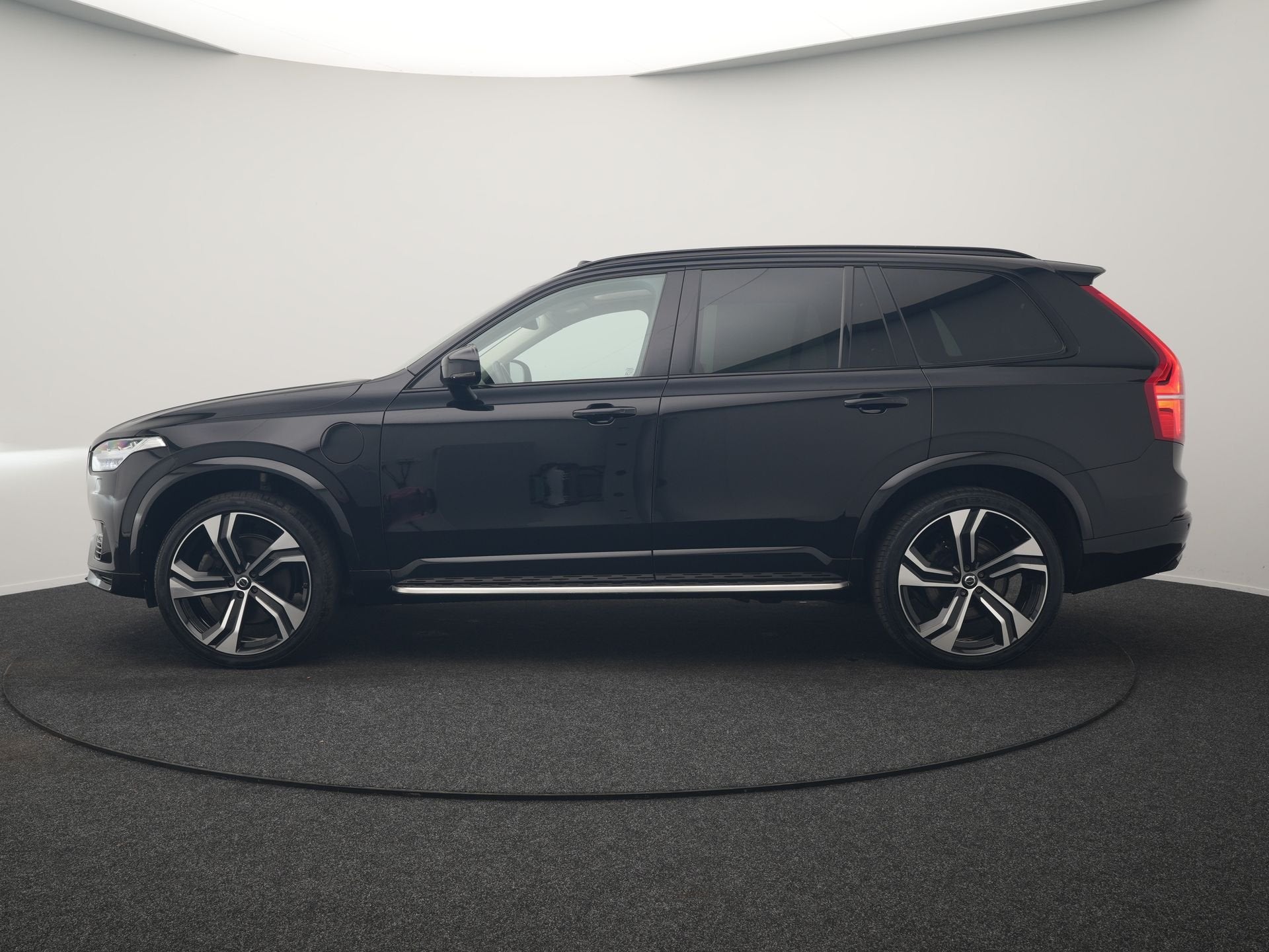 Volvo XC90 T8 Recharge AWD Ultimate Dark 7 Persoons 456pk PH, Adaptive Cruise Control, Gebruikt, Zwart, 4 cilinders