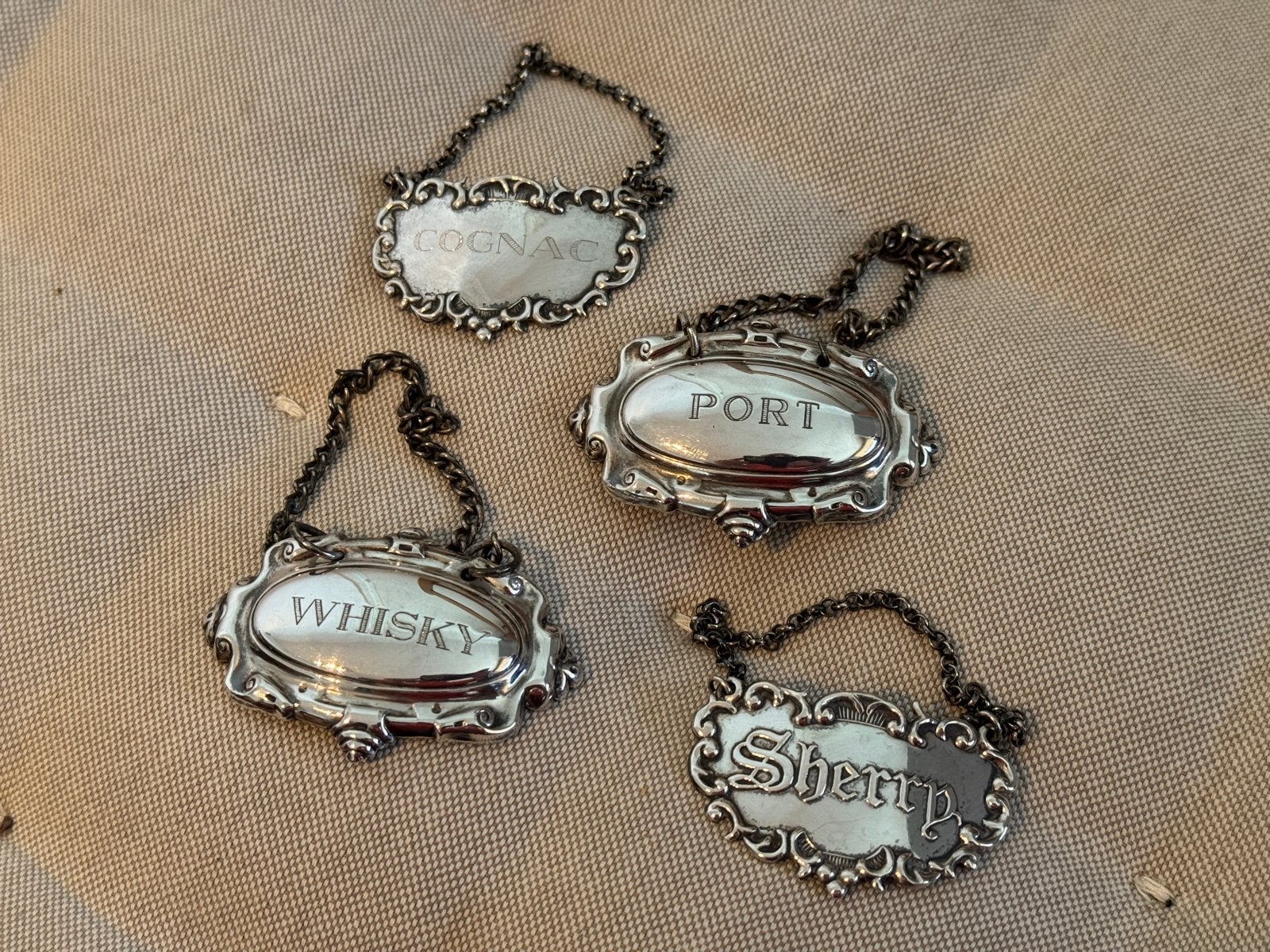 Zilveren labels voor karaf (karaf/label kan ook apart), Antiek en Kunst, Ophalen of Verzenden