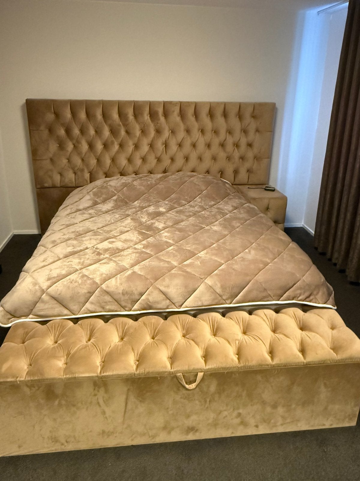 2 persoons bed met bijbehorende matras, Ophalen, Bruin, Bed, Tweepersoons