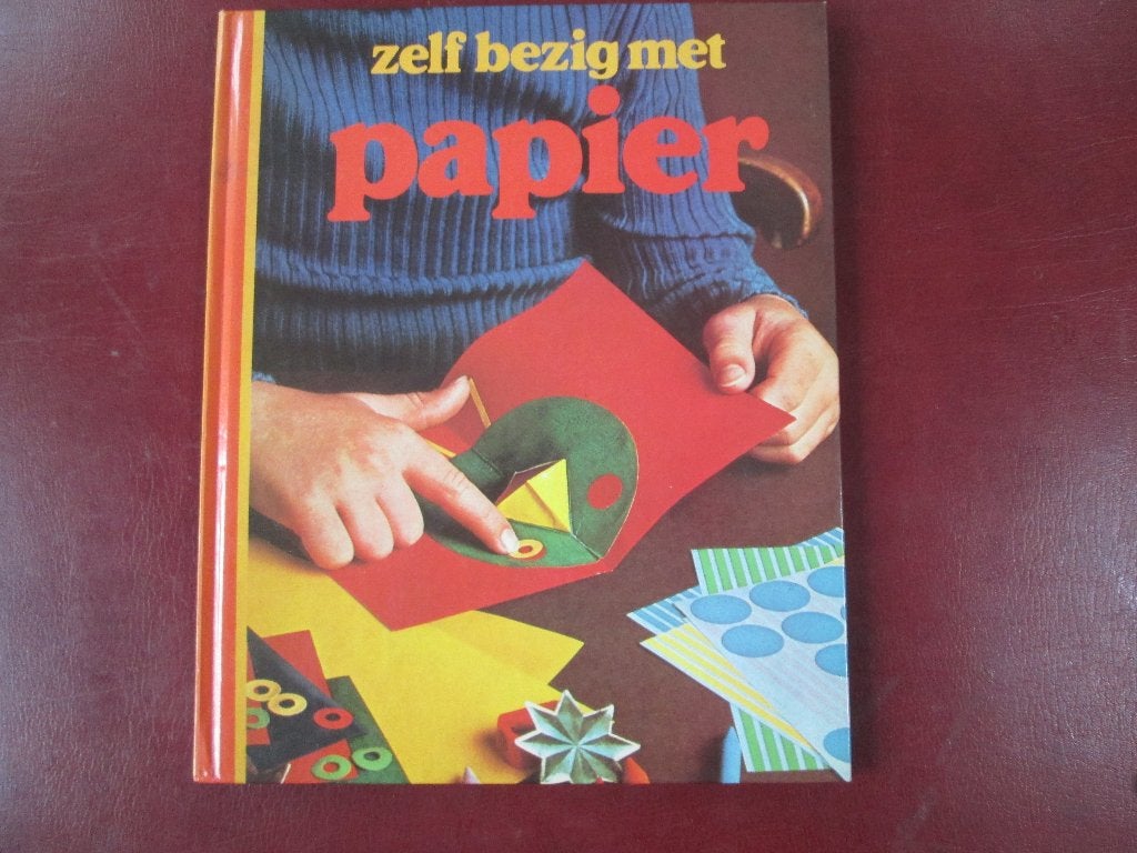 Zelf bezig met papier, door Beverley Hilton, Ophalen of Verzenden, Zo goed als nieuw, Scrapbooking en Knutselen, Geschikt voor kinderen