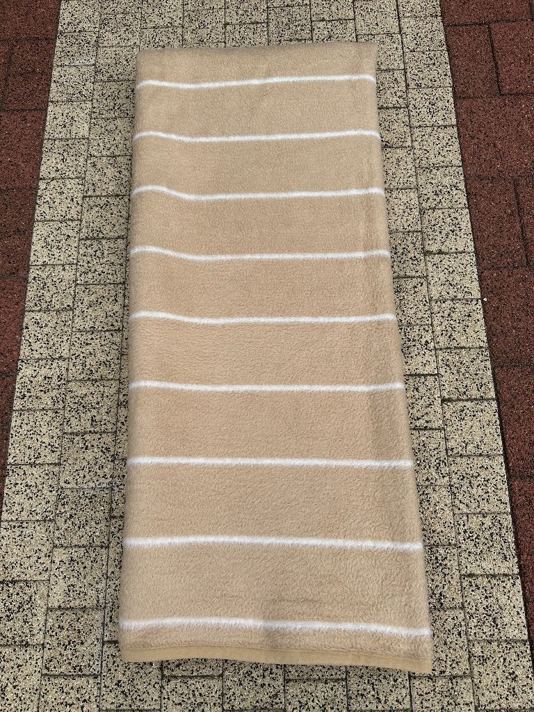 Biedt Aan : Héle MÓÓIE 2 Persoons Deken. 236 x 190 cm. !!, Huis en Inrichting, Beige, Tweepersoons, Ophalen of Verzenden, Dubbelzijdig bruikbaar