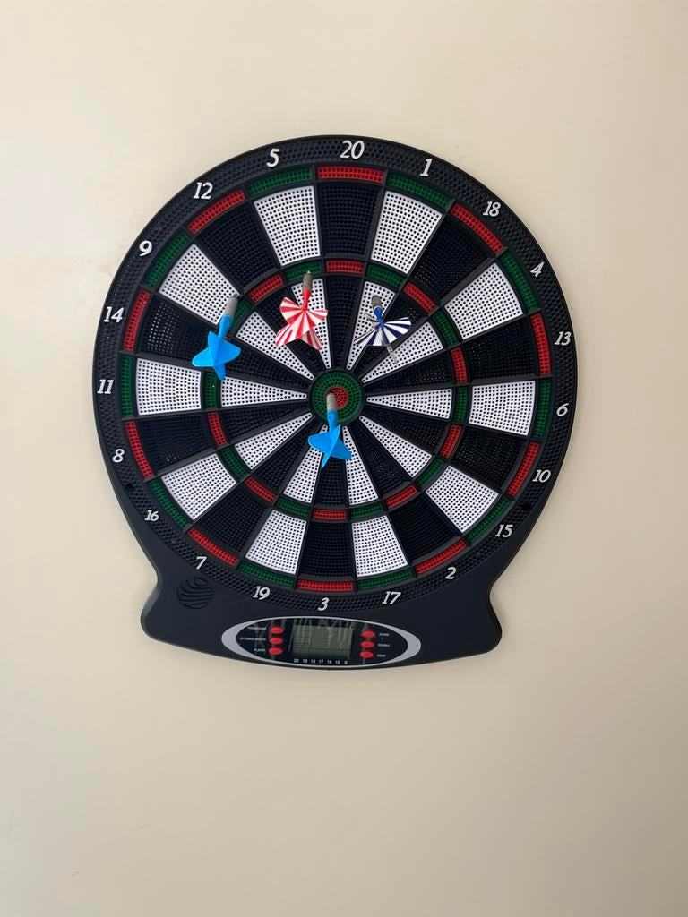 Elektronisch dartbord met 4 pijlen, Ophalen of Verzenden, Gebruikt, Dartbord met pijlen, Elektronisch