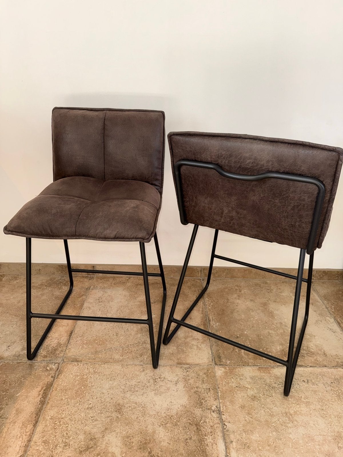 Set van 2 bruine barkrukken met metalen onderstel, Huis en Inrichting, Stoelen, Ophalen, Twee, Bruin, Zo goed als nieuw