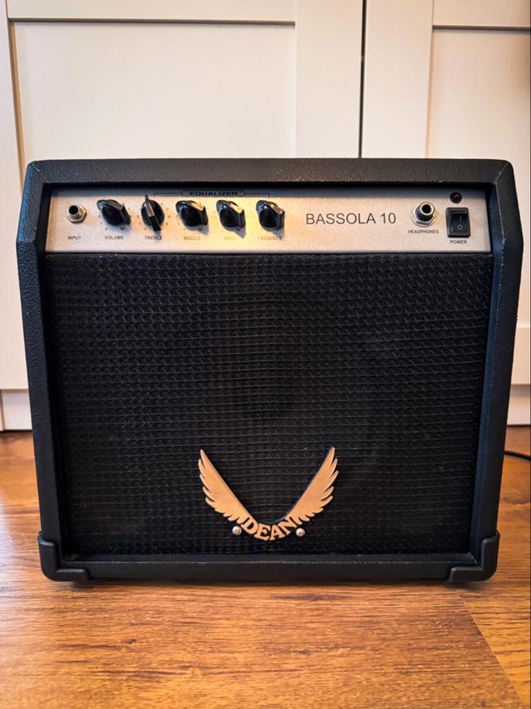 Basgitaarversterker - Dean Bassola 10, Muziek en Instrumenten, Ophalen, Zo goed als nieuw, Basgitaar, Minder dan 50 watt