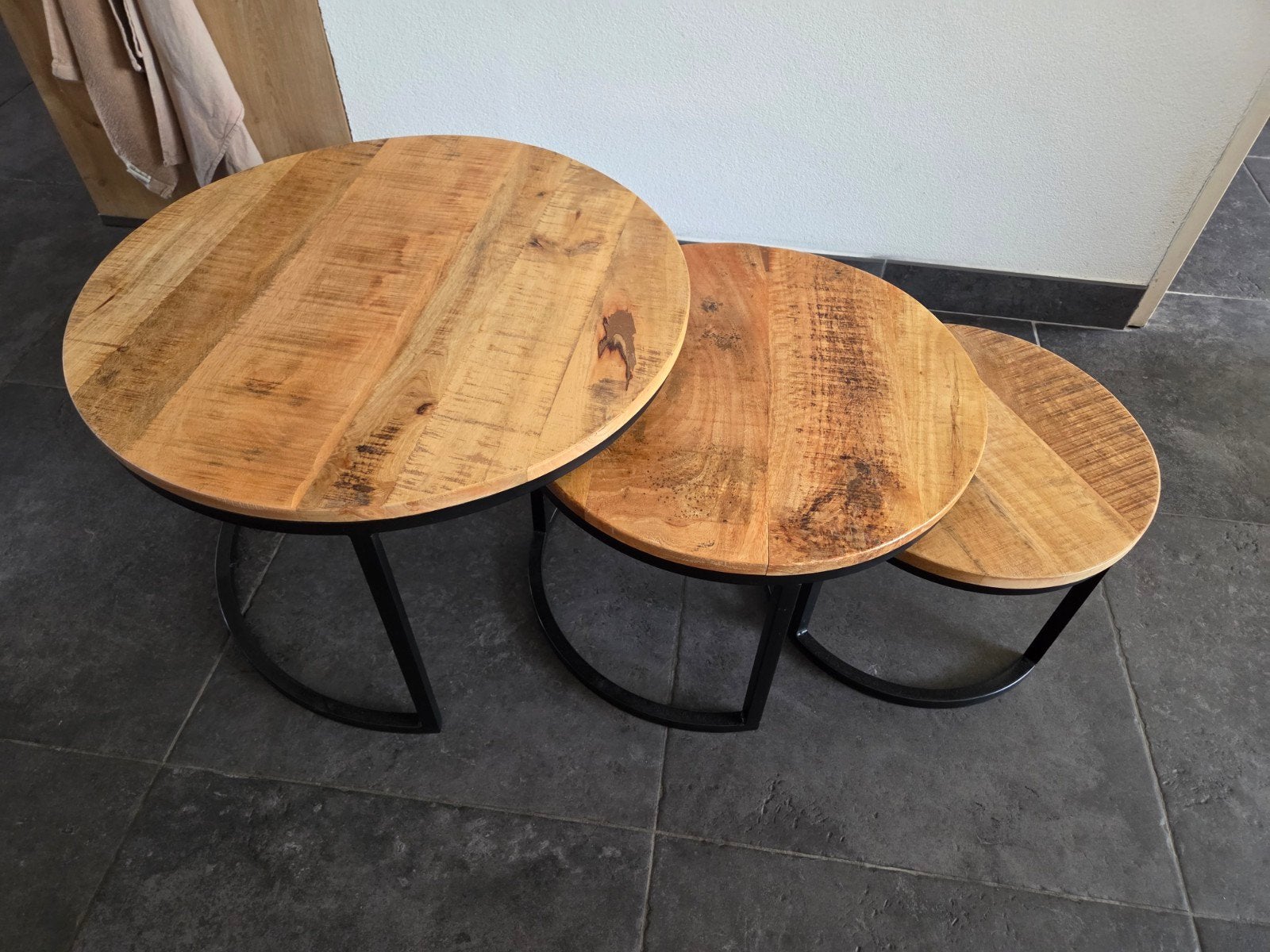 Set van 3 ronde mango salontafels, in elkaar schuifbaar, Ophalen, Gebruikt, Rond, Overige houtsoorten