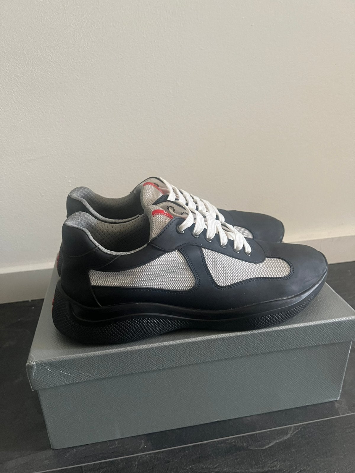 Prada cups zwart, Ophalen, Nieuw, Zwart