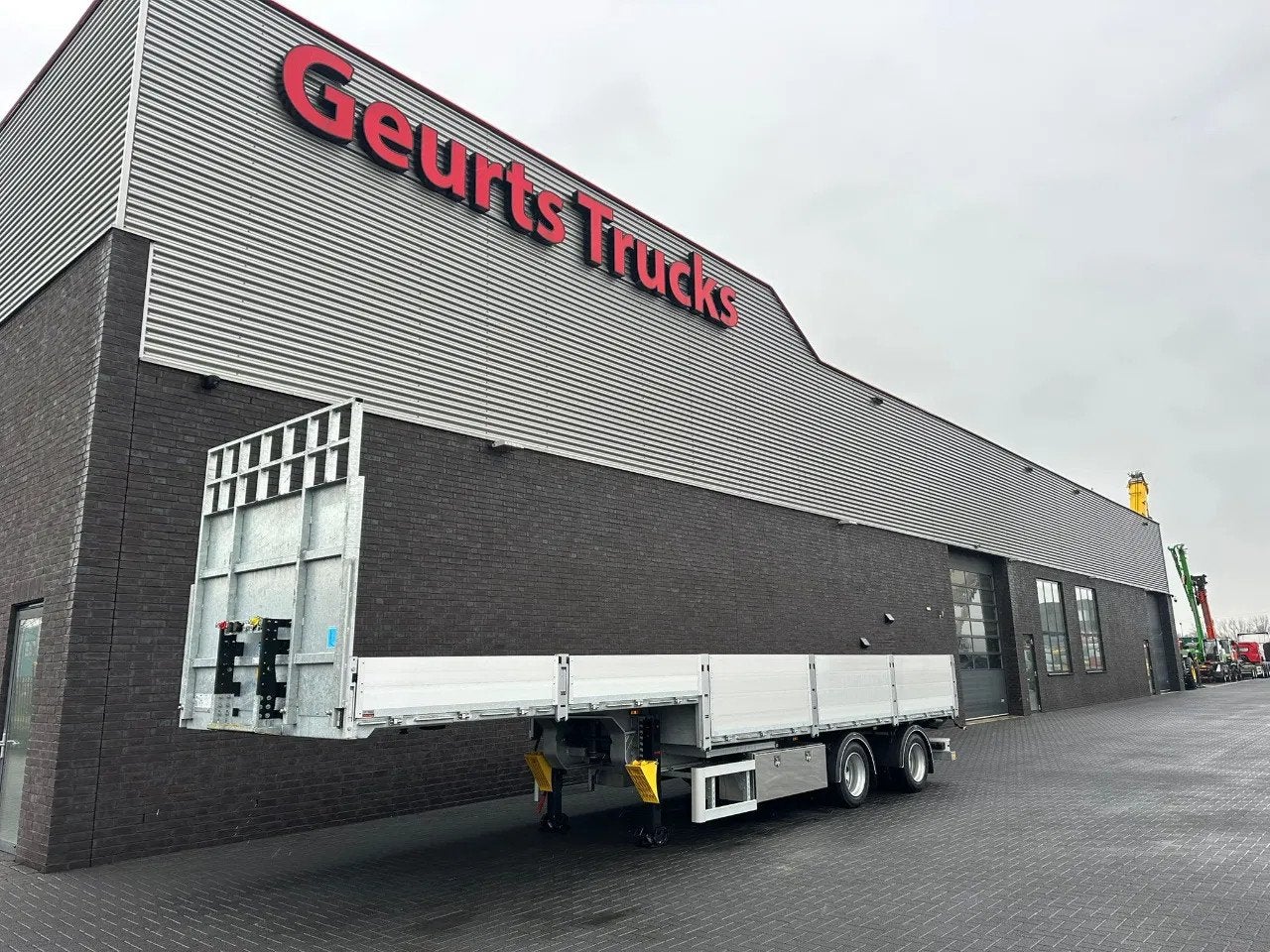 A&D BELGIE 2 ASSER SEMIE TRIDEC GESTUURD (bj 2023), Auto's, Overige brandstoffen, Bedrijf, Zilver of Grijs, Aanhangers en Opleggers