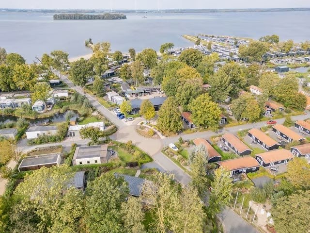 Foto 17 van EXCLUSIEF CHALET OP EIGEN GROND AAN HET VELUWEMEER