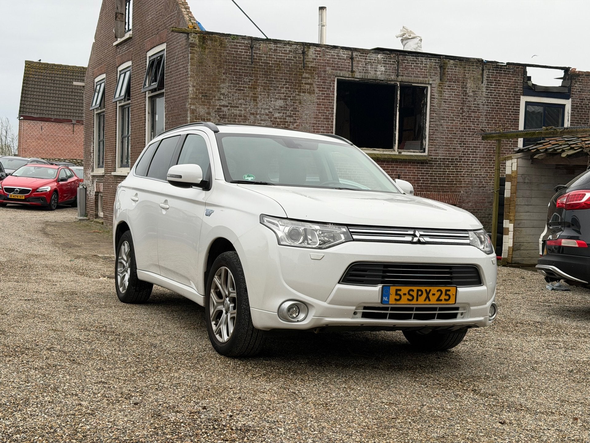 Mitsubishi Outlander 2.0 PHEV Instyle+ 1e Eig Dealer Onderho, Auto's, Zwart, 4 cilinders, Wit, Bedrijf