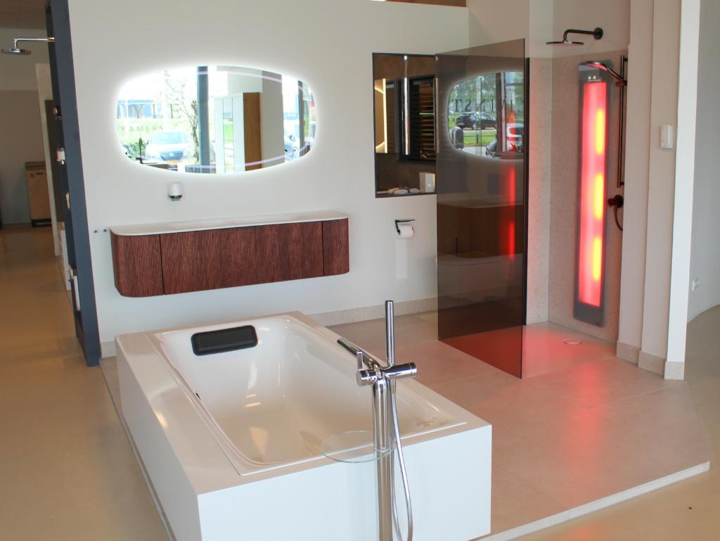 MB17  Exclusieve showroom badkamer met wellness, Huis en Inrichting, Badkamer | Complete badkamers, Ophalen, Onbekend, Nieuw, Met douche