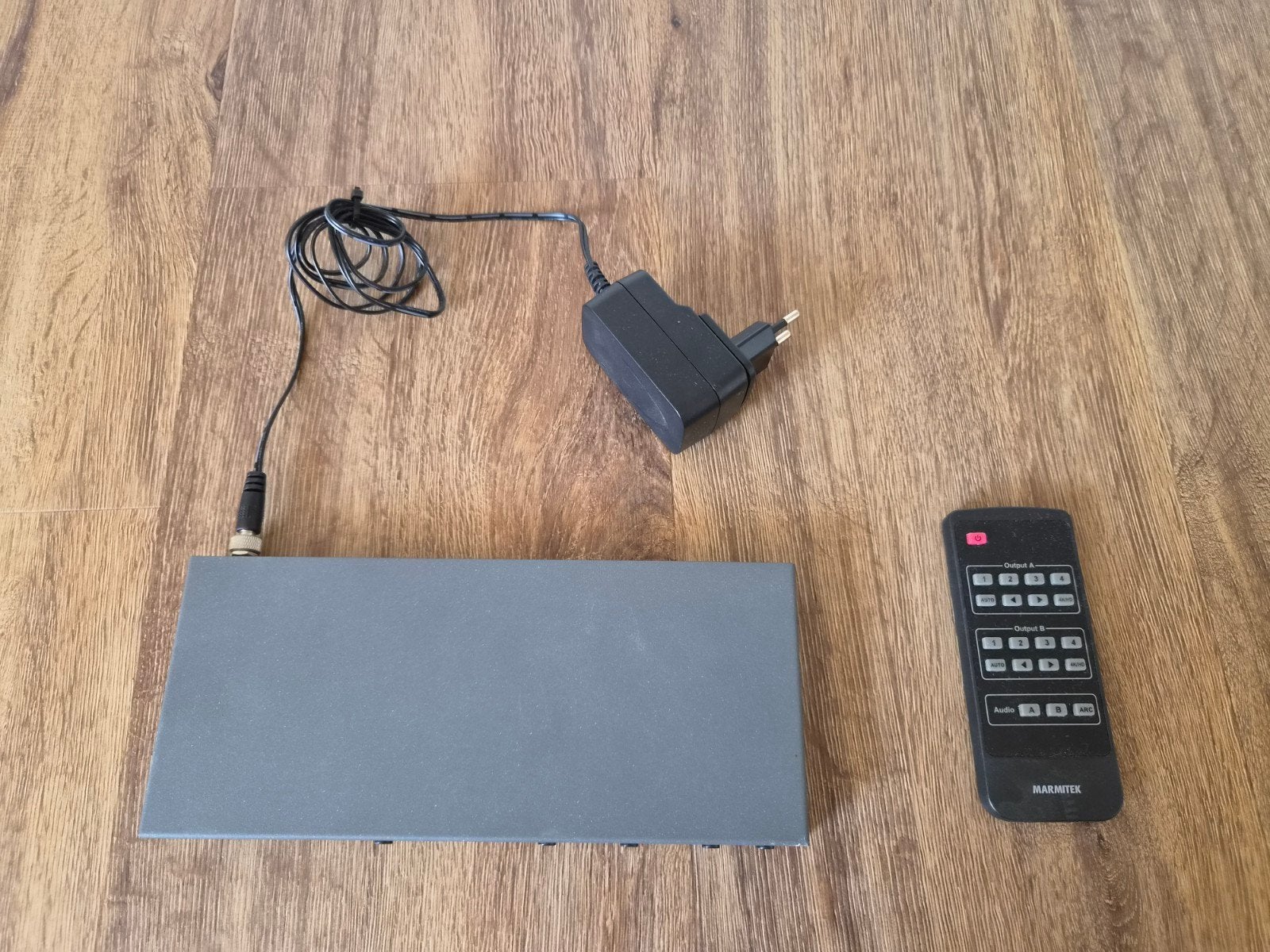 Marmitek 4K HDMI Matrix Switch - 4 ingangen, 2 uitgangen, Ophalen of Verzenden, Zo goed als nieuw, Minder dan 2 meter, Overige kabels