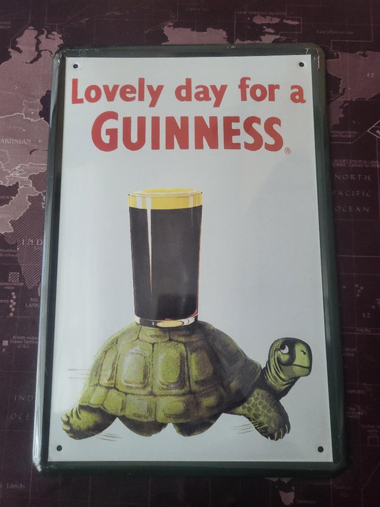 GUINNESS BEER - 317 - " MET GUINNESS AAN DE HAAL "., Ophalen, Nieuw, Reclamebord, Plaat of Schild, Overige merken