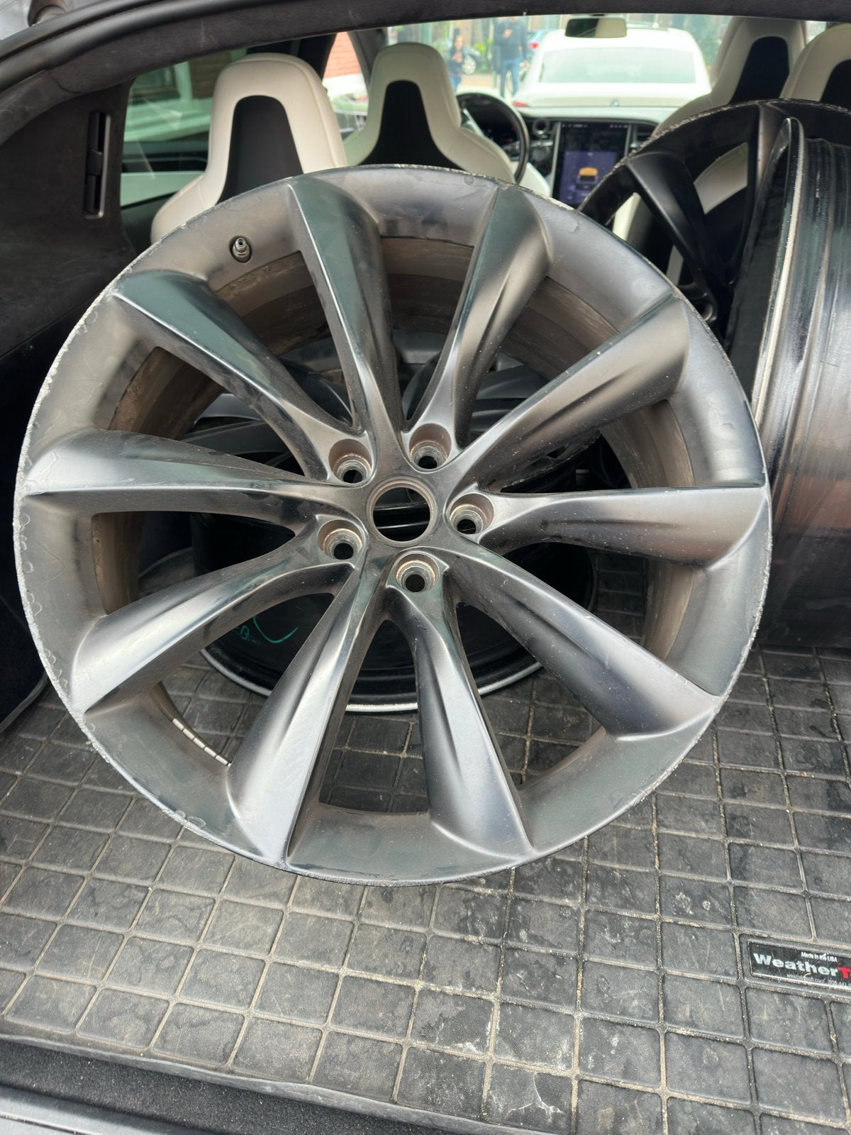 Gebruikte Tesla 22 inch velgen met stoeprandschade, Ophalen of Verzenden, Gebruikt, Velg(en)