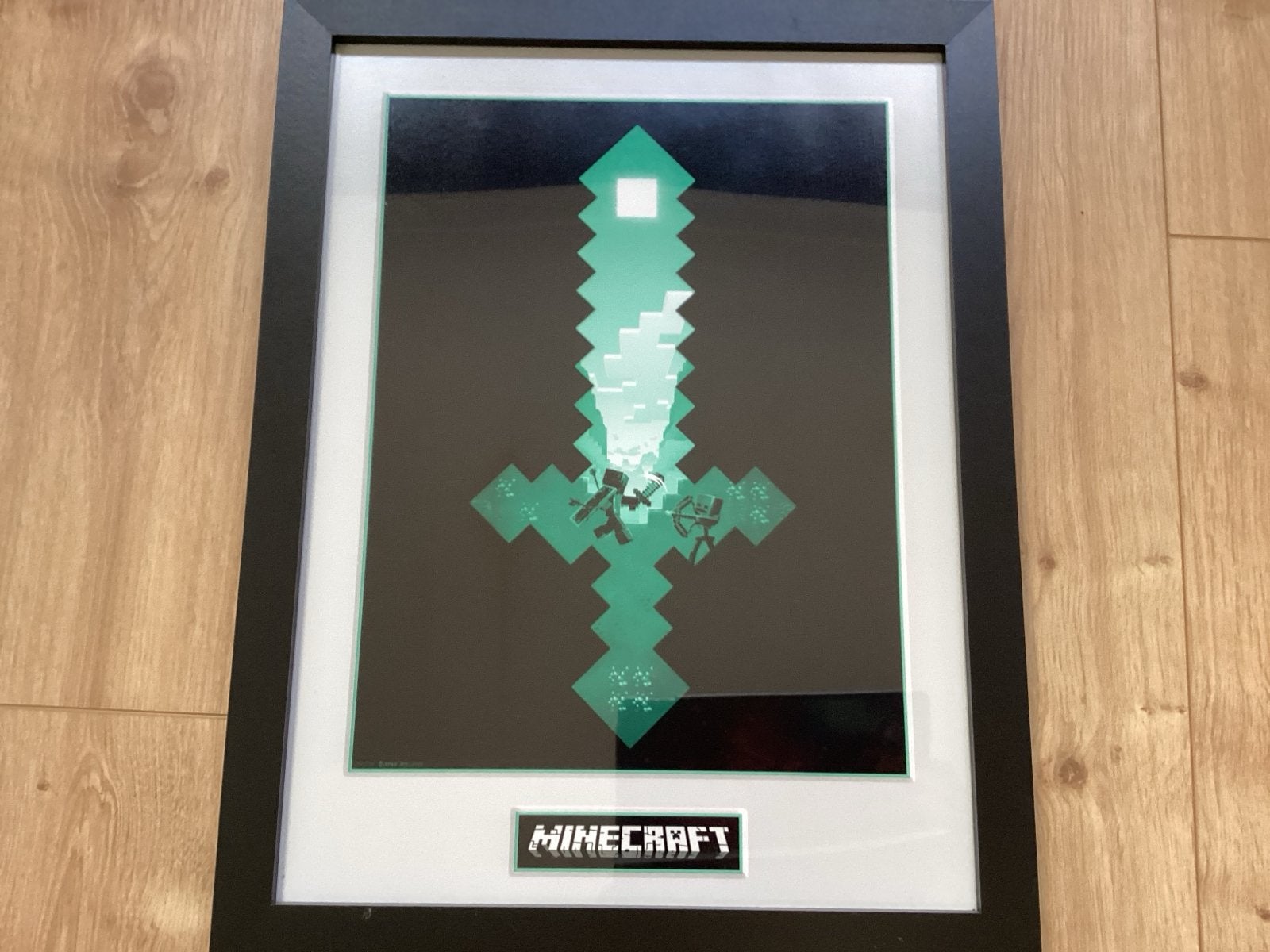 Minecraft Zwaard Poster in Lijst - Perfect voor Gamers, Ophalen of Verzenden, Hout, Posterlijst, Zo goed als nieuw
