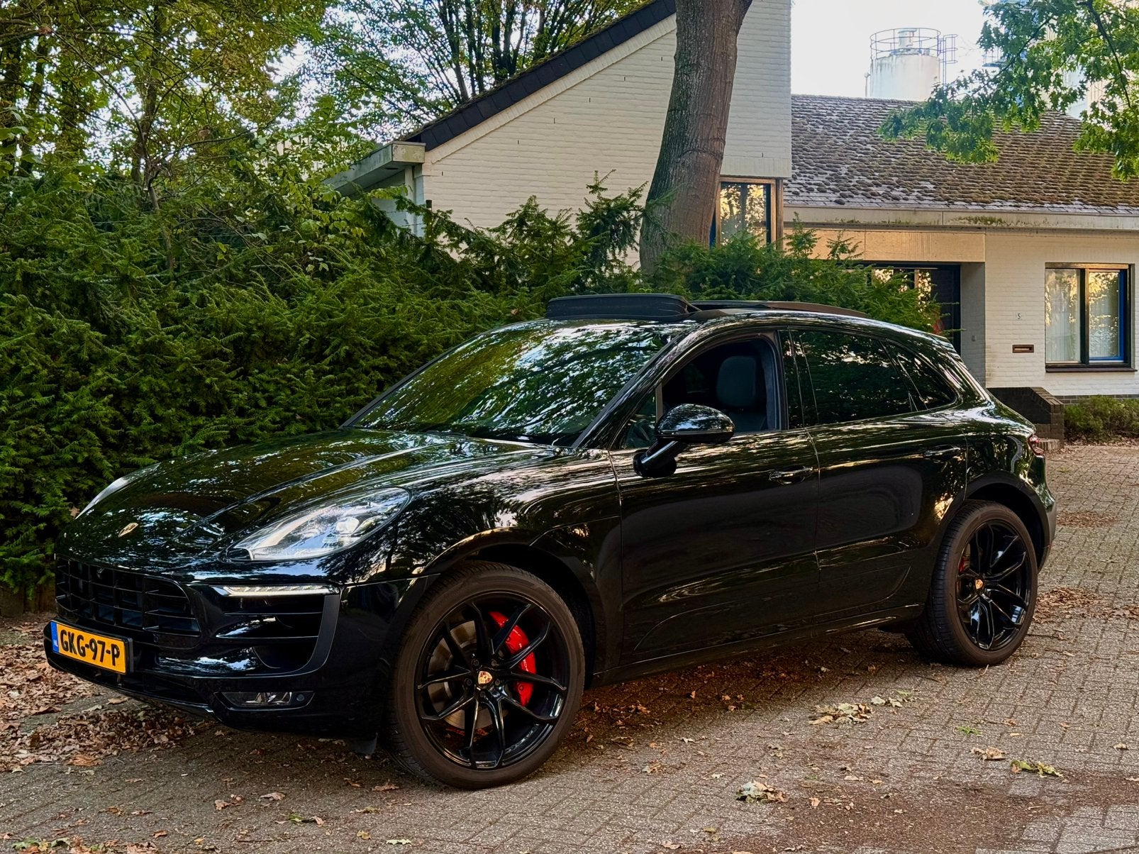 Porsche Macan 3.6 Turbo Performance Package, Auto's, Automaat, Zwart, Zwart, 1900 kg
