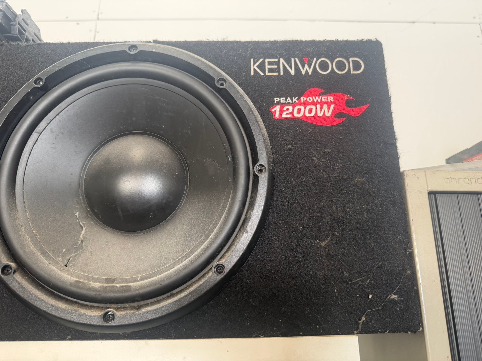Kenwood subwoofer 1200W – autospeaker, Ophalen, Gebruikt