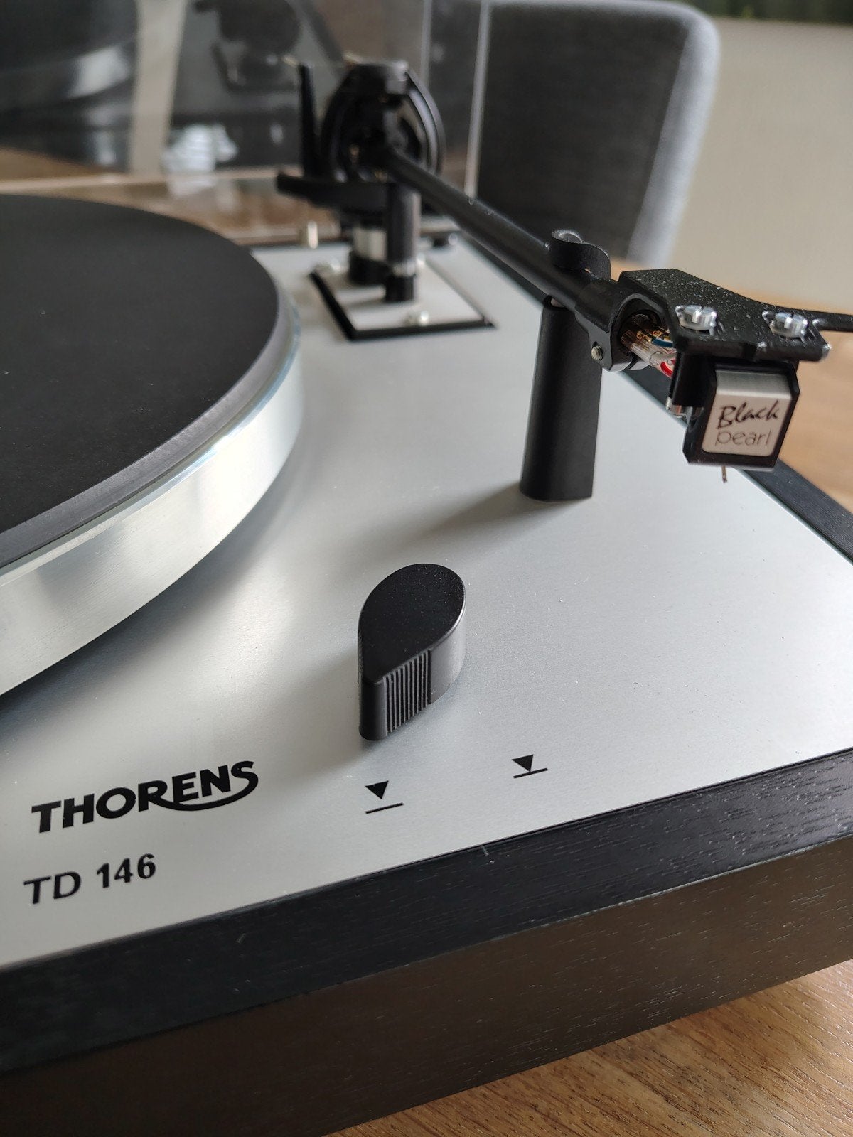 Thorens TD146 Platenspeler in Nieuwstaat, Ophalen of Verzenden, Zo goed als nieuw, Platenspeler, Thorens