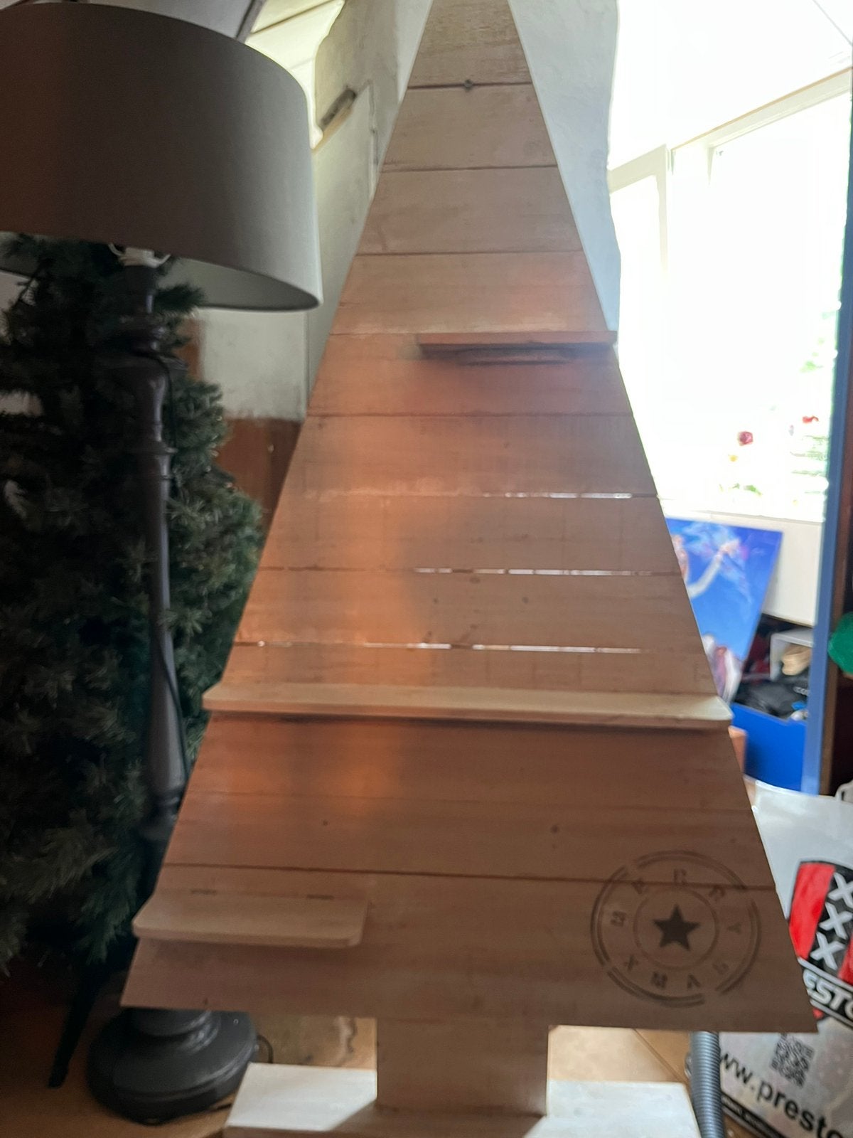 Steigerhouten kerstboom van de Xenos, Ophalen, Gebruikt