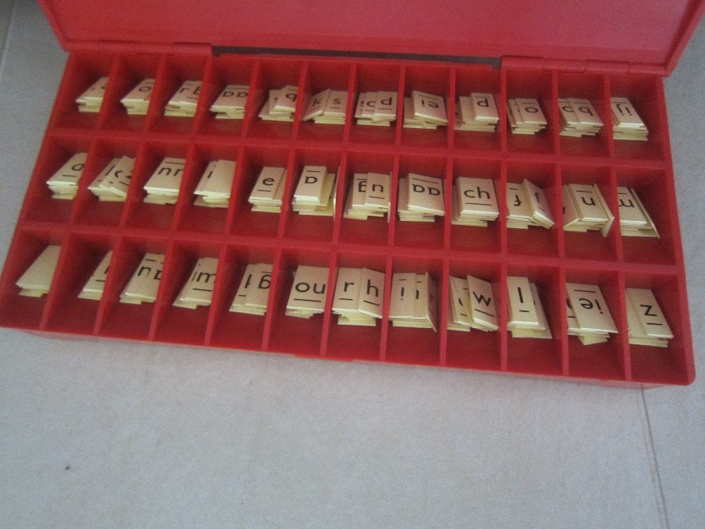 leesplankje letterdoos bakeliet allereerste leesboekje, Ophalen of Verzenden, Overige thema's