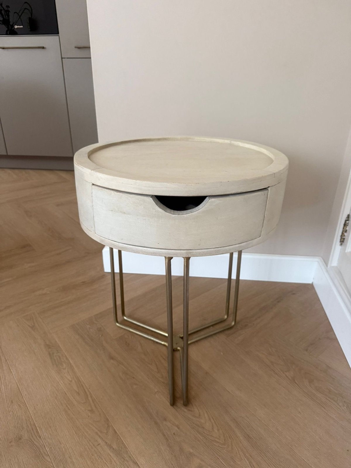 Yaya Home Rond Bijzettafel - Crème met Lade, Huis en Inrichting, Ophalen, Overige materialen, Minder dan 55 cm, Gebruikt