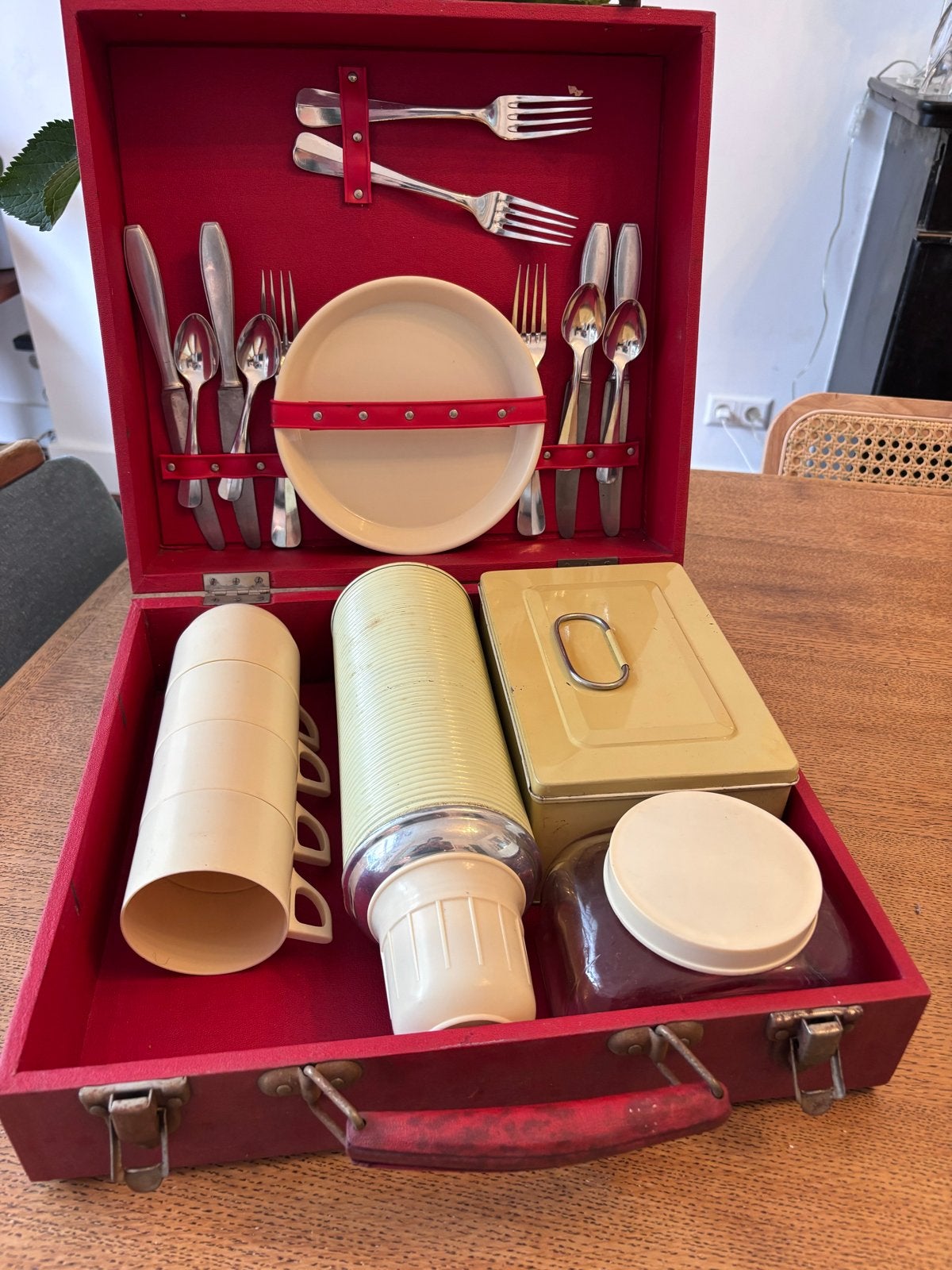 Vintage picknickkoffer met complete set, Overige typen, Nieuw, Ophalen of Verzenden, Meerkleurig