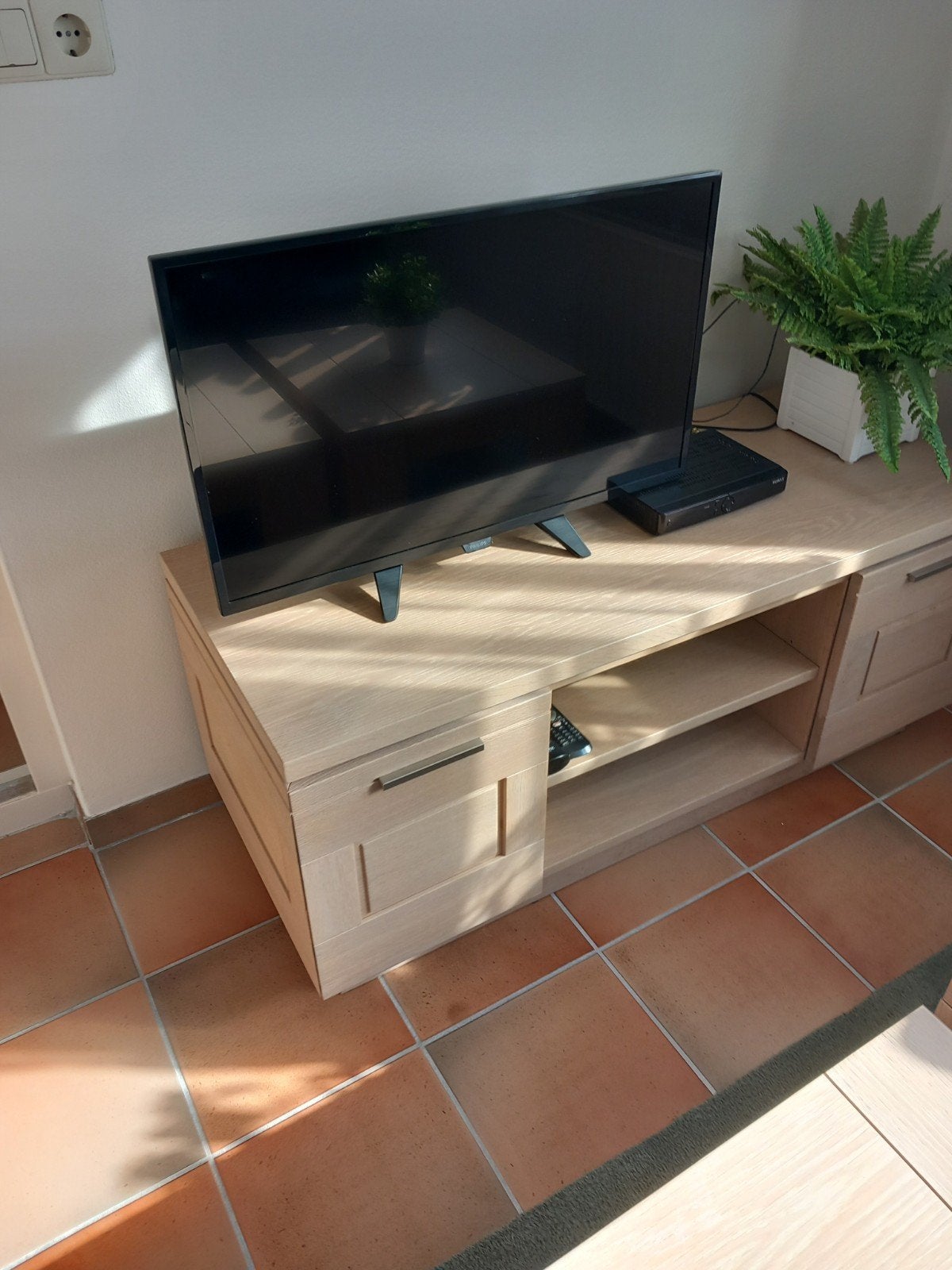 Tekoop tv meubel en tv, Huis en Inrichting, Kasten | Televisiemeubels, Ophalen, Zo goed als nieuw, 25 tot 50 cm, Minder dan 100 cm