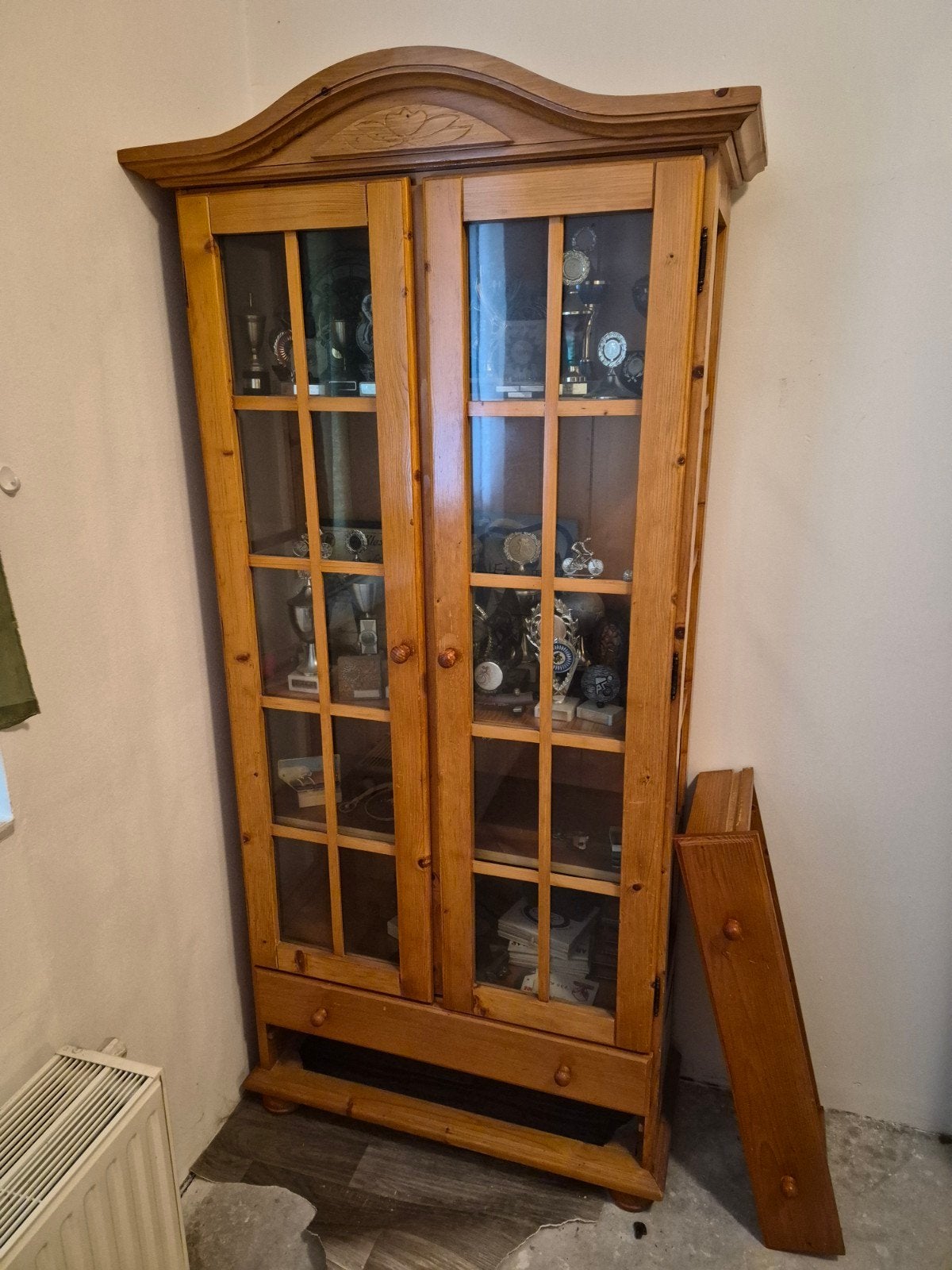Grenen vitrinekast, Huis en Inrichting, Ophalen, Gebruikt, Met deur(en), 50 tot 100 cm