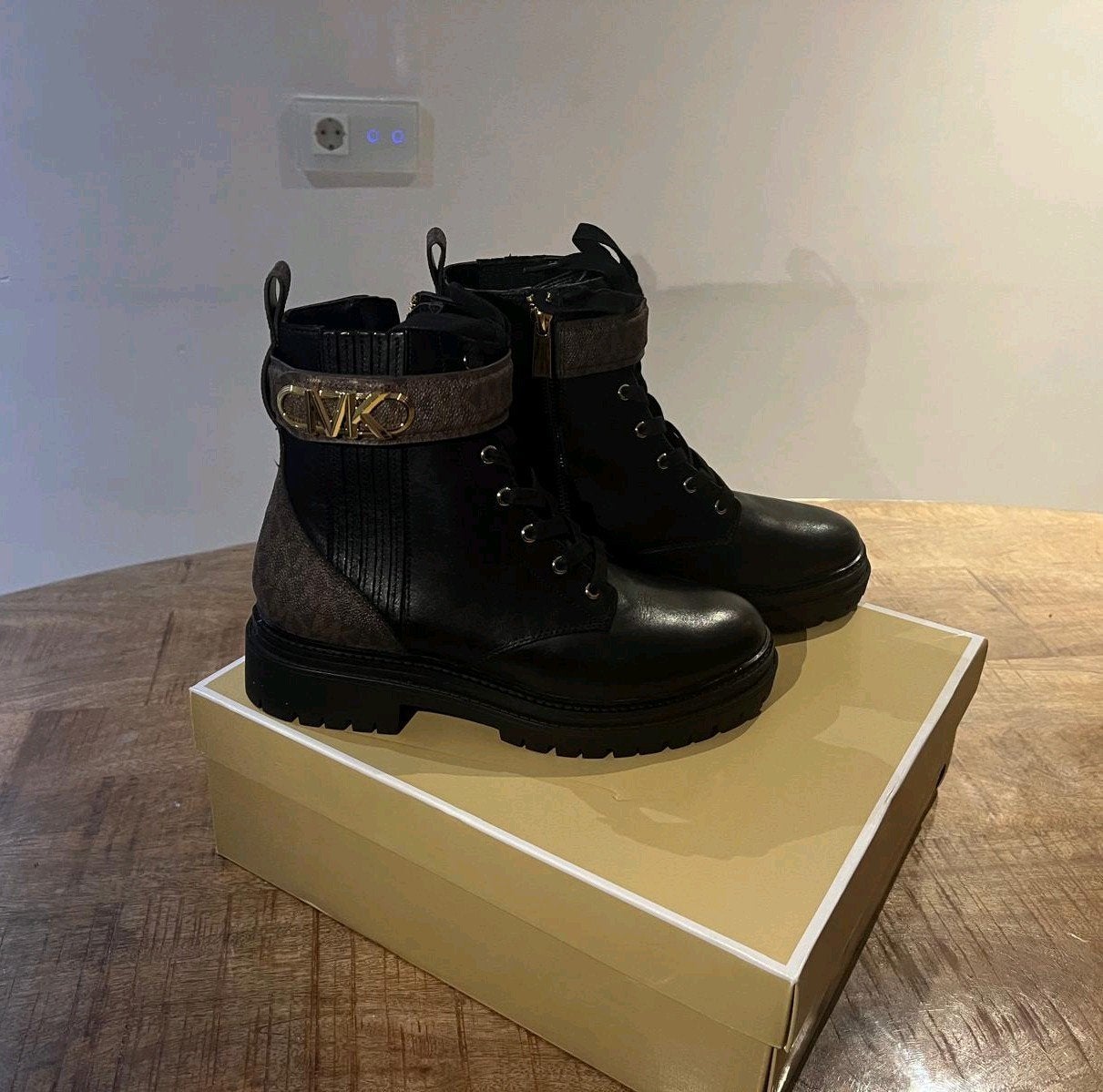 Michael kors Parker Ankle Bootie, Michael Kors, Zwart, Lage of Enkellaarzen, Nieuw