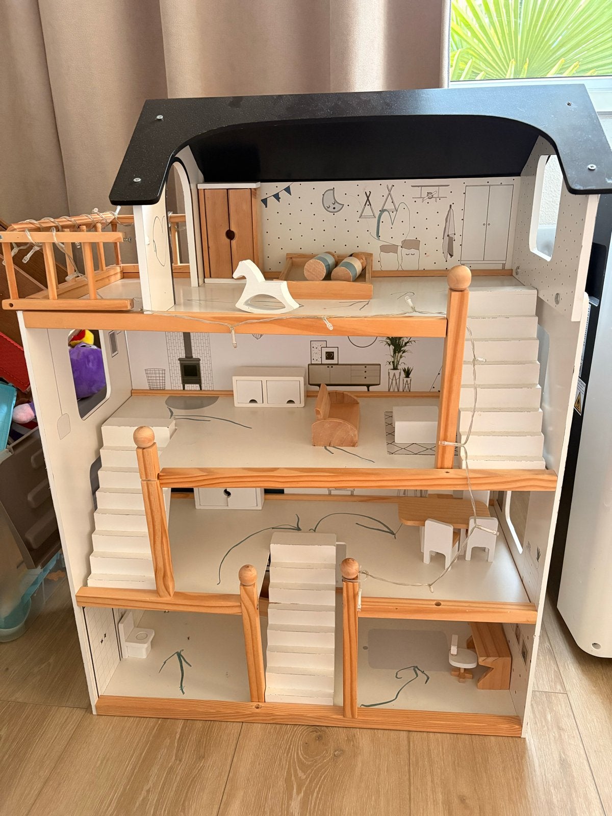 Groot houten poppenhuis met meubels, Kinderen en Baby's, Speelgoed | Poppenhuizen, Ophalen, Gebruikt, Poppenhuis