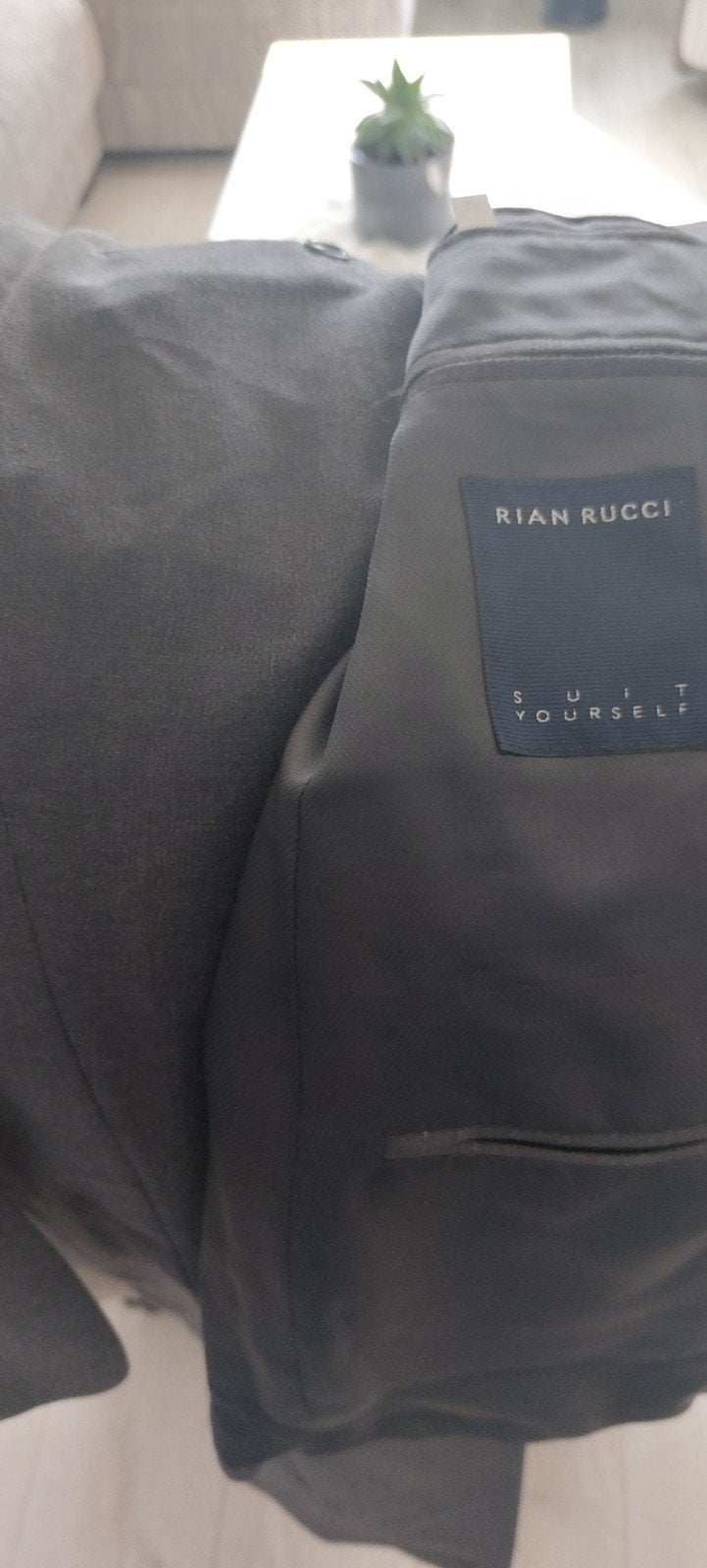 Heren pantalon Rian Rucci - Suit Yourself, Kleding | Heren, Kostuums en Colberts, Ophalen, Zo goed als nieuw, Grijs, Overige maten