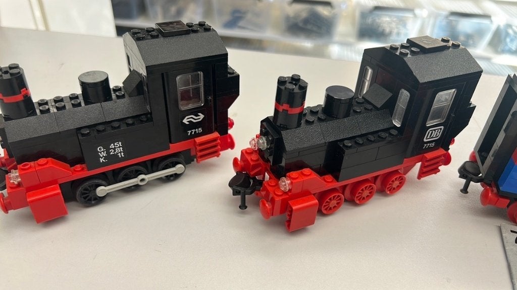 SB2803 Lego trein 7715 + 2x loc, Ophalen of Verzenden, Zo goed als nieuw