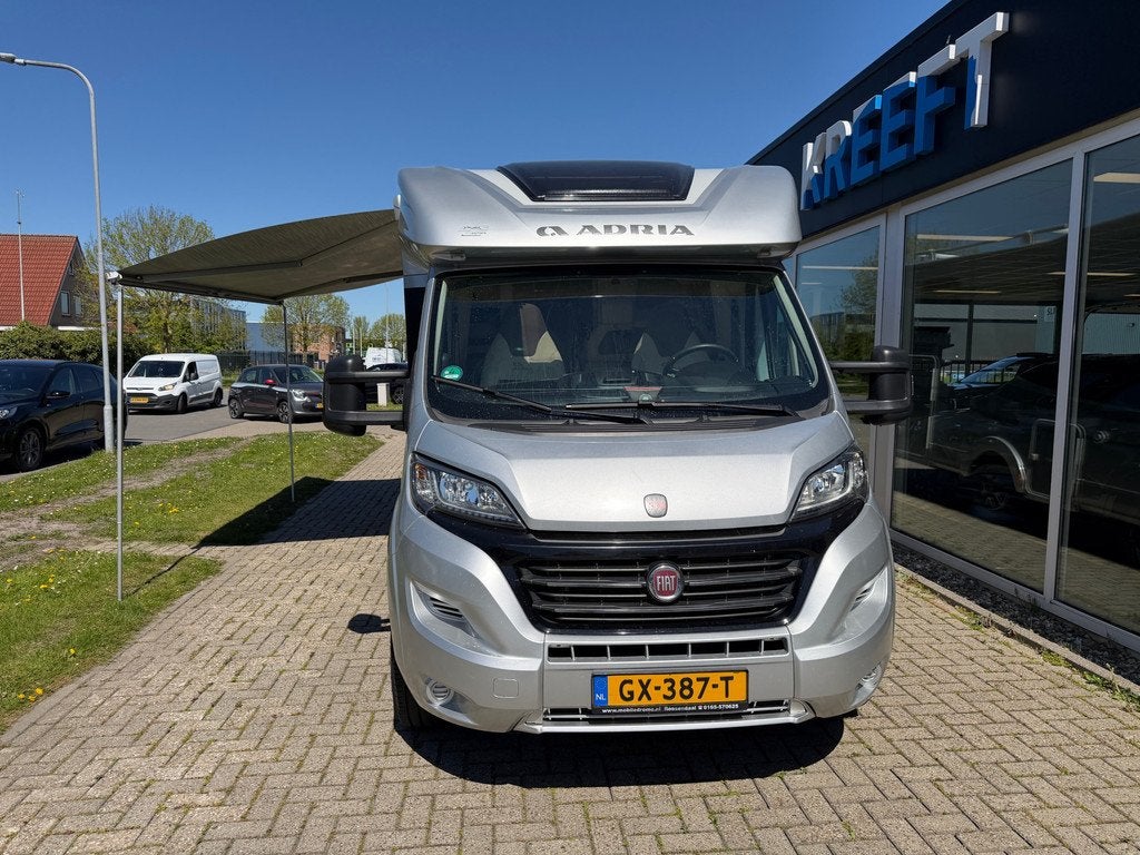 Adria MATRIX M 670SL Zie tekst Off Grid (bj 2015), Caravans en Kamperen, Campers, Automaat, Ringverwarming, Airconditioning, Bedrijf
