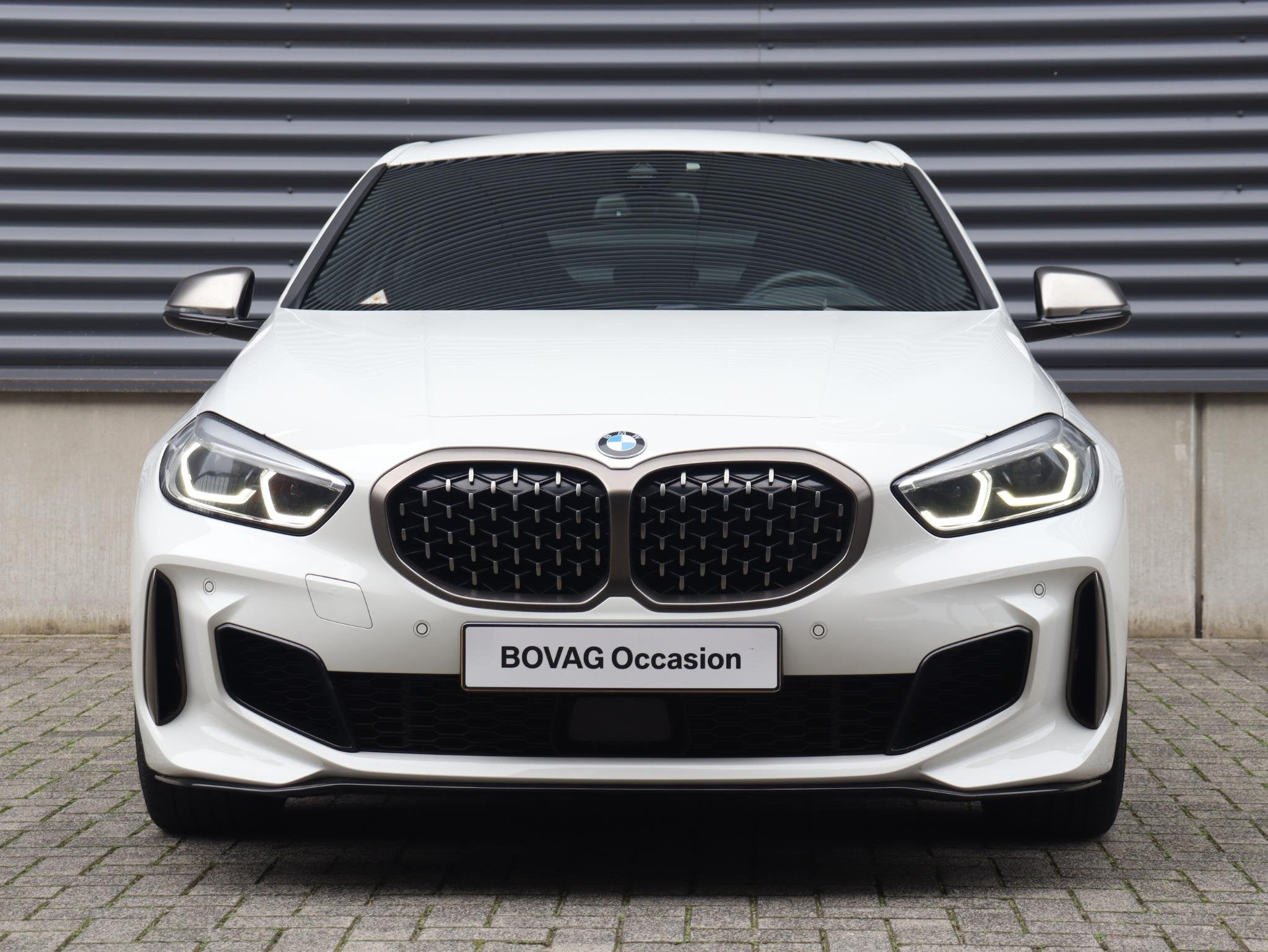 BMW 1-serie M135i xDrive | M Sport | Head-Up | Adaptief M On, Auto's, Gebruikt, Wit, Bedrijf, Vierwielaandrijving