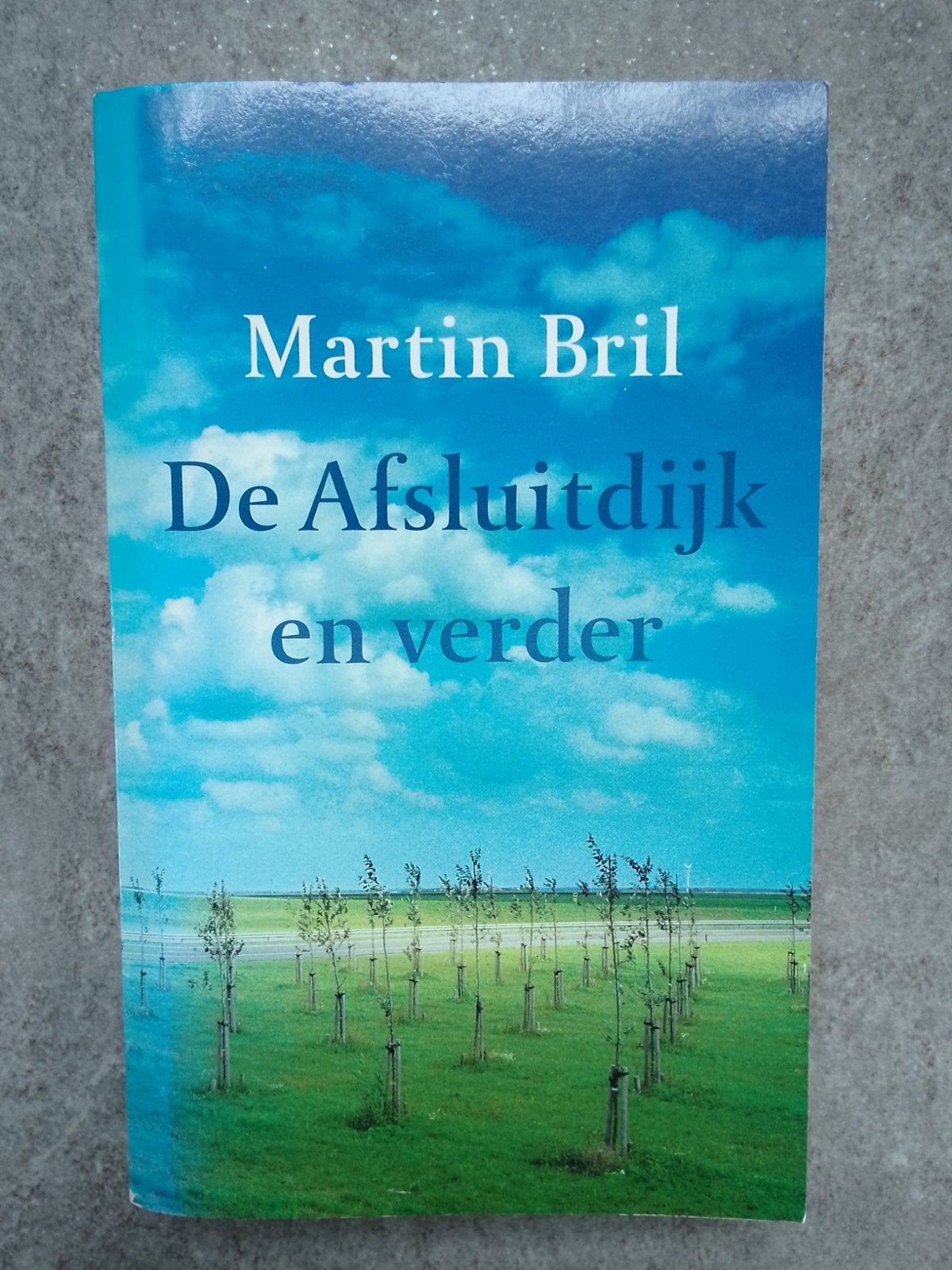 Martin Bril: "De Afsluitdijk en verder", korte verhalen, Boeken, Ophalen of Verzenden, Gelezen