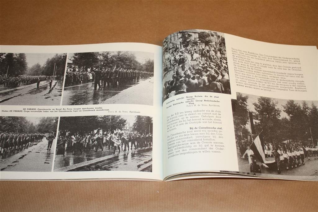 Herinnerings-album gewijd aan de bevrijding van Apeldoorn., Boeken, Ophalen of Verzenden, Gelezen
