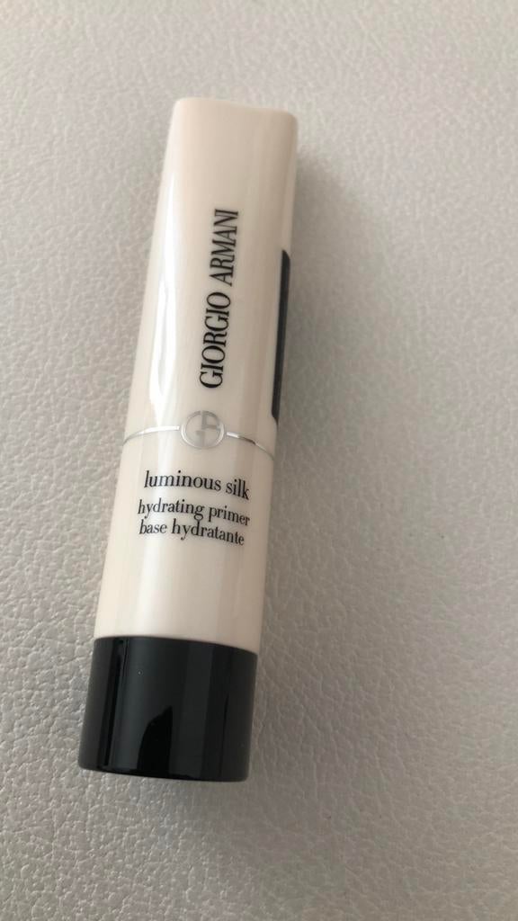 Giorgio Armani Luminous Silk Hydrating Primer, Gehele gezicht, Beige, Ophalen of Verzenden, Zo goed als nieuw