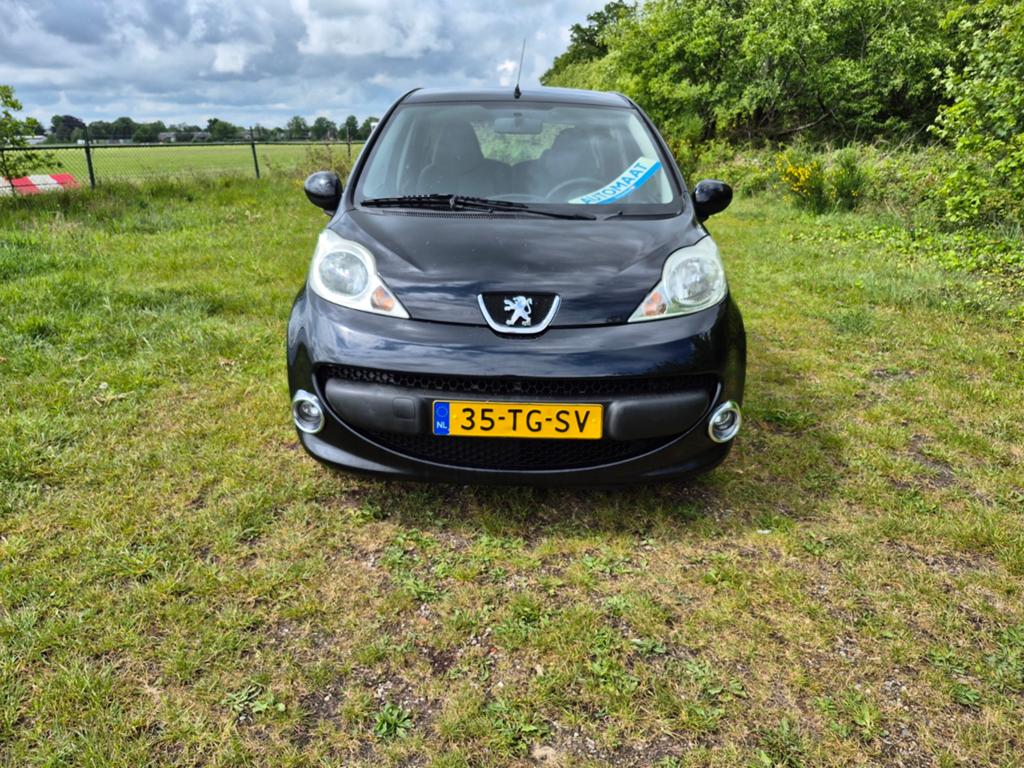 Peugeot 107 1.0 12V 5DR 2-TRONIC 2006 Zwart, Auto's, Peugeot, Stof, Zwart, 4 stoelen, Origineel Nederlands