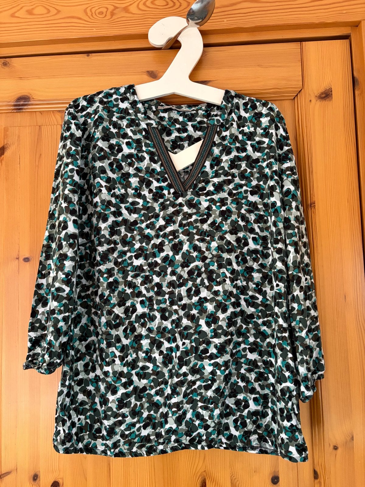 Top blouse groen v hals 44 dreamstar oto 57 lengte 64 elaste, Kleding | Dames, Ophalen of Verzenden, Zo goed als nieuw, Maat 42/44 (L)