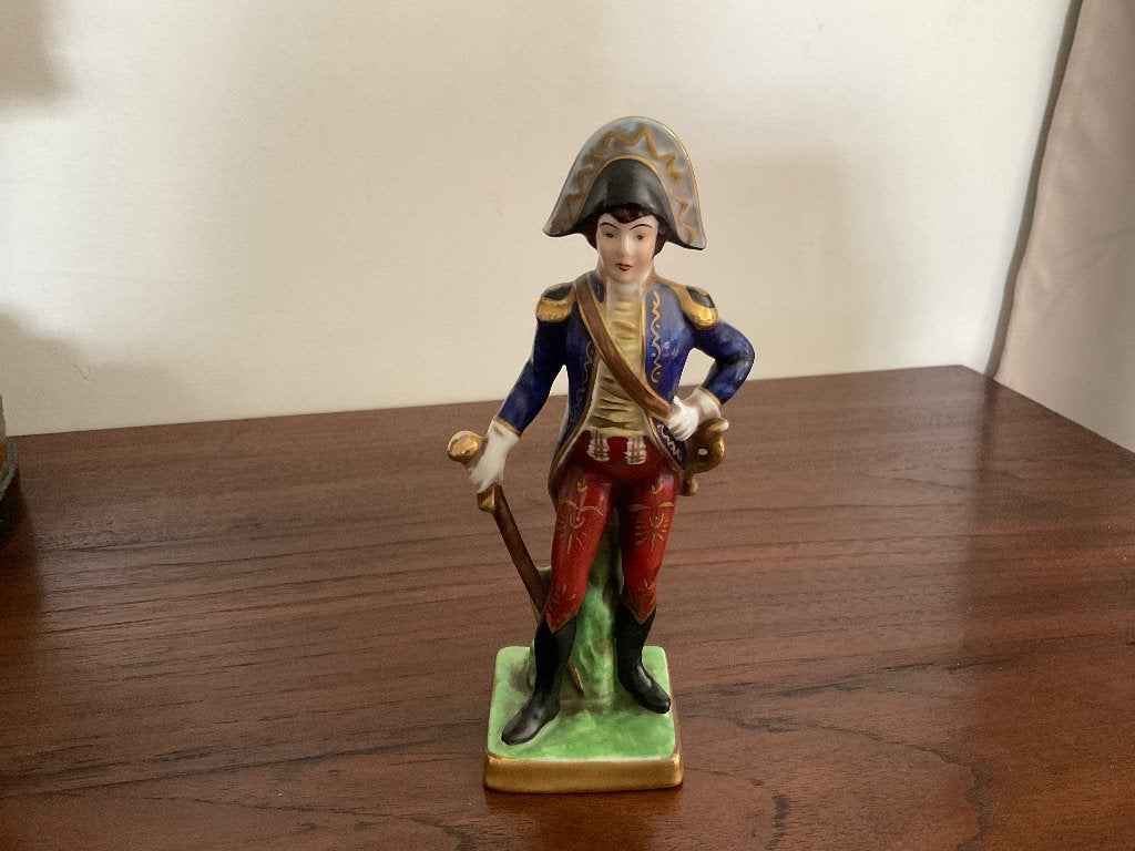 Oud porselein soldaat beeld, Ophalen of Verzenden
