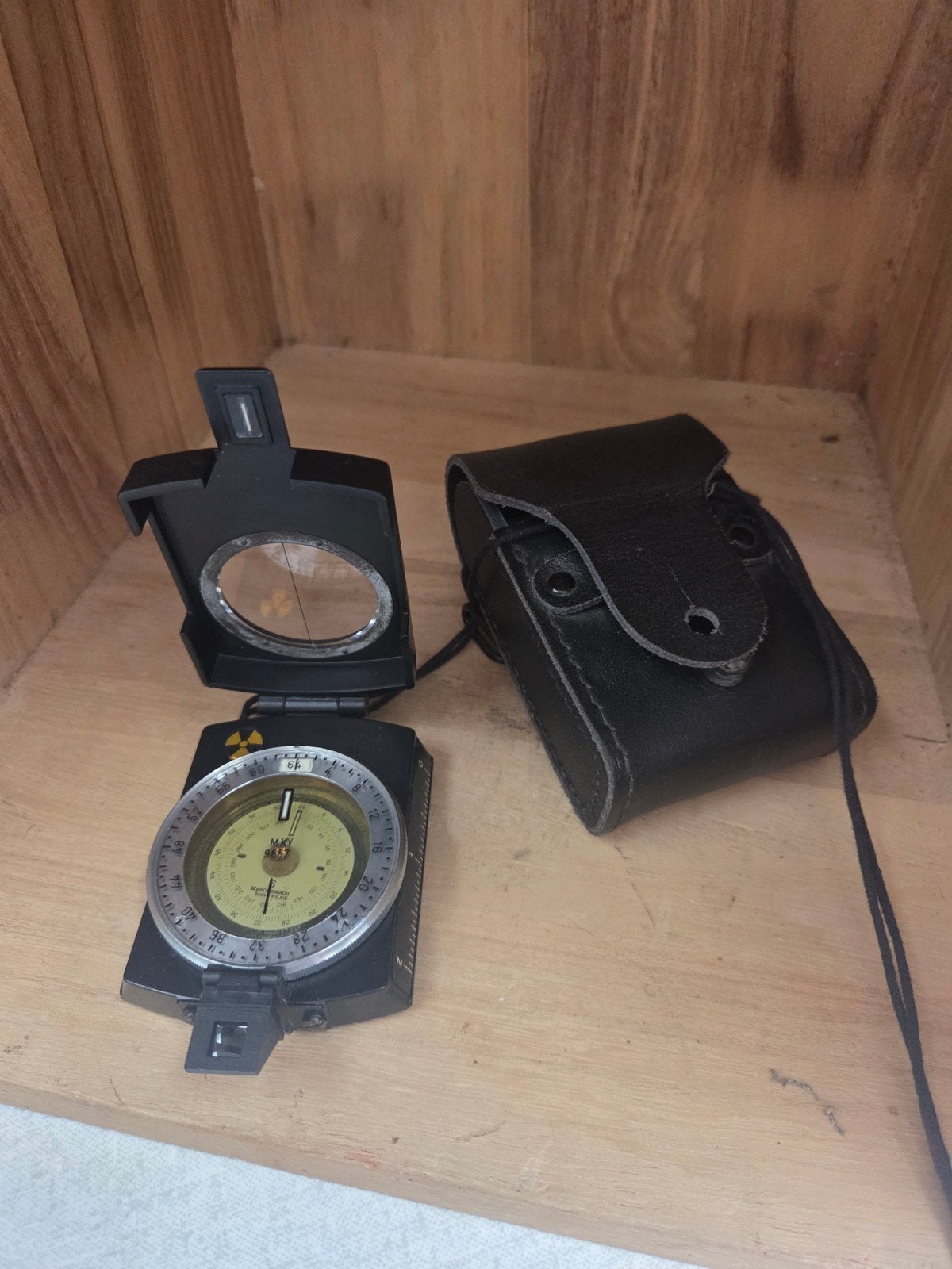 Kompas Vloeistof CPL Escherbach M90 met leren etui, Ophalen