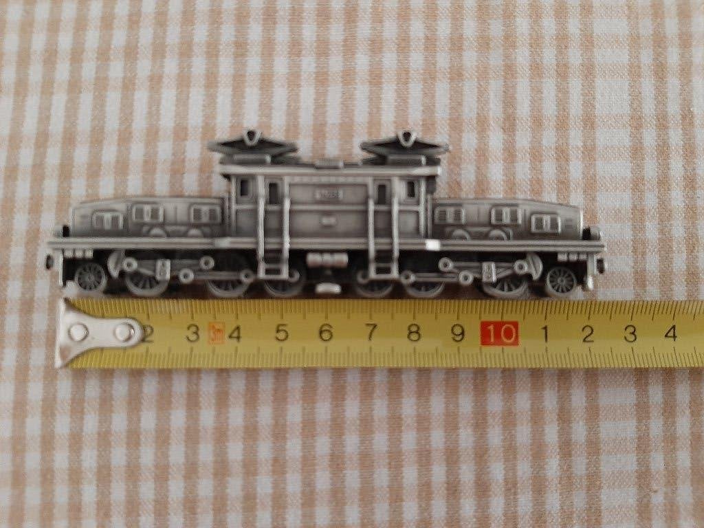 Verzilverd miniatuur model "Krokodil" locomotief., Hobby en Vrije tijd, Modeltreinen | N-Spoor, Overige merken, Ophalen of Verzenden
