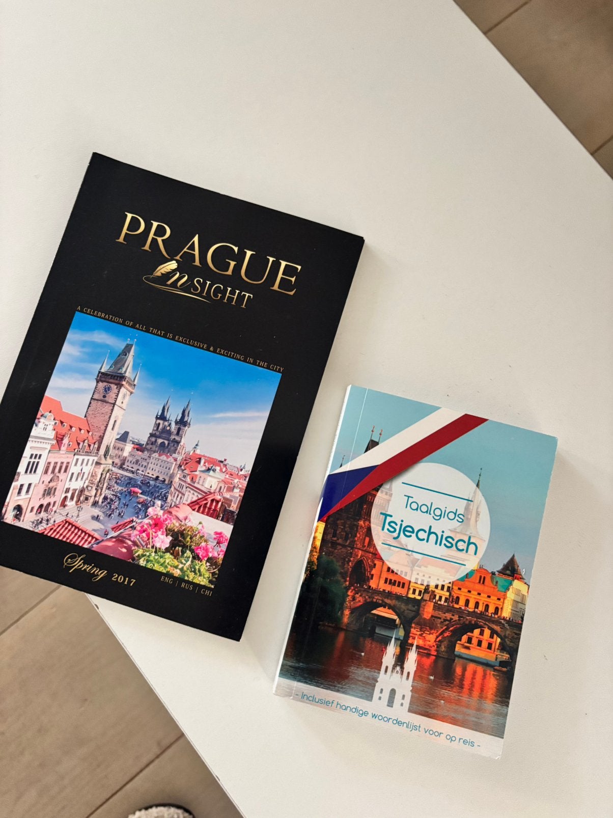 Gratis afhalen Praag en tjechisch taal boek, Boeken, Ophalen, Zo goed als nieuw