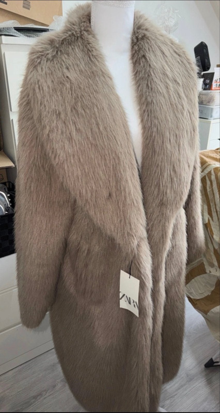 Zara Faux Fur Jas - Nieuw met kaartjes - Maat S, Kleding | Dames, Ophalen of Verzenden, Nieuw, Maat 38/40 (M), Beige