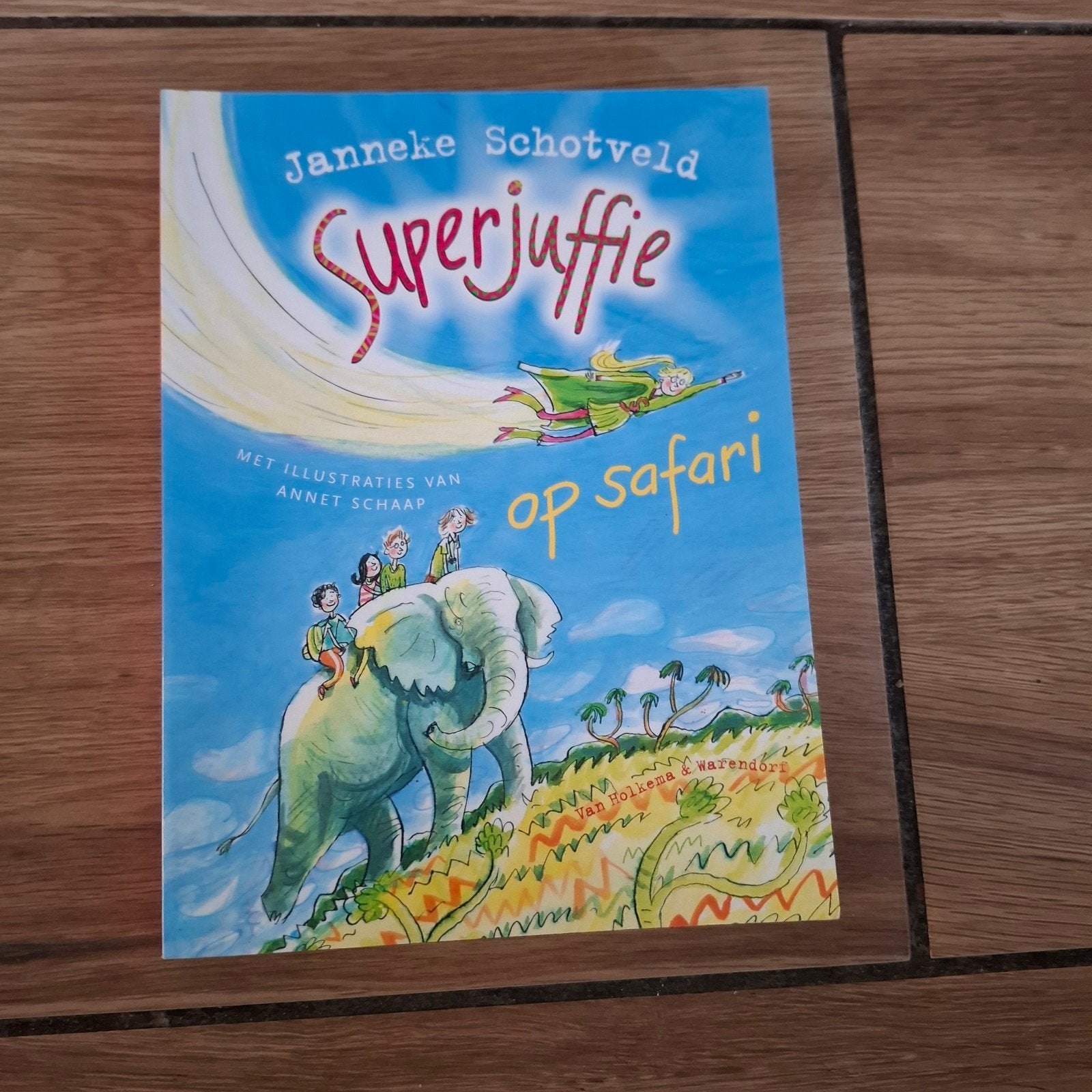 Superjuffie op safari - J. Schotveld, Ophalen of Verzenden, Zo goed als nieuw, Janneke Schotveld, Fictie algemeen