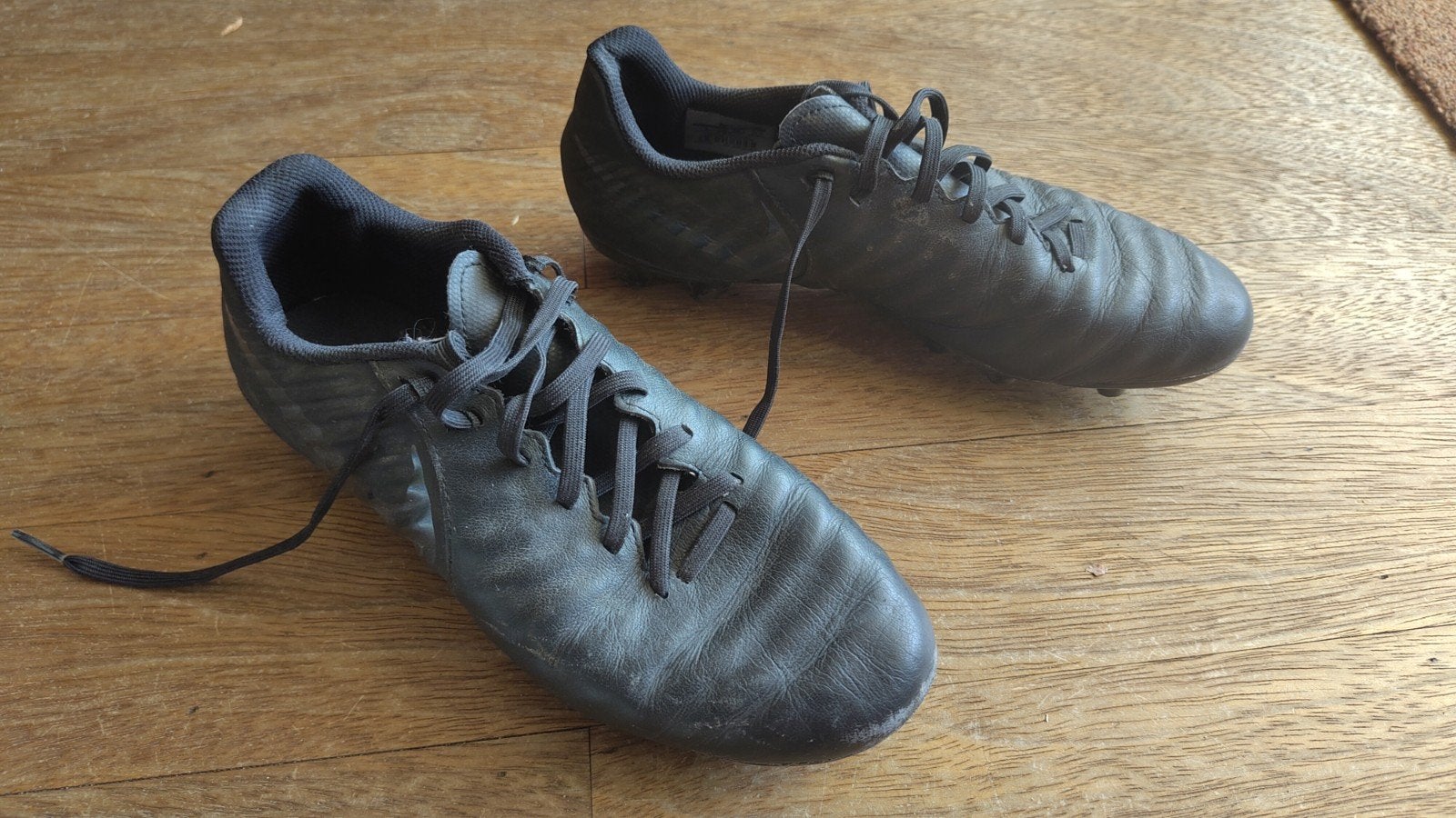 Voetbalschoenen Nike Tiempo maat 40,5 (valt klein), Ophalen, Gebruikt, Schoenen